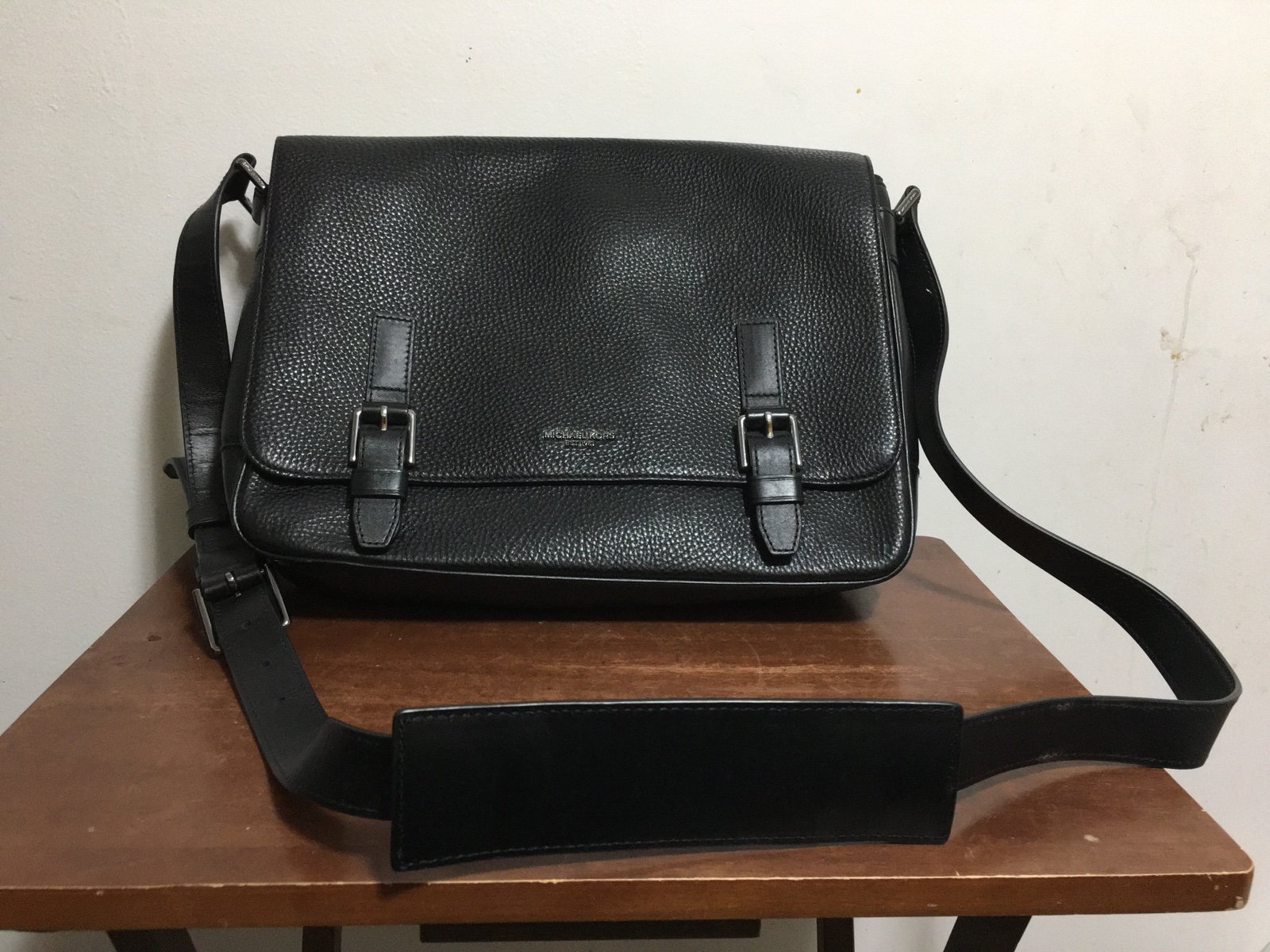 Michael Kors Men’s Bryant Pebble Leather Messenger Bag. 99.9% perfect and excell
