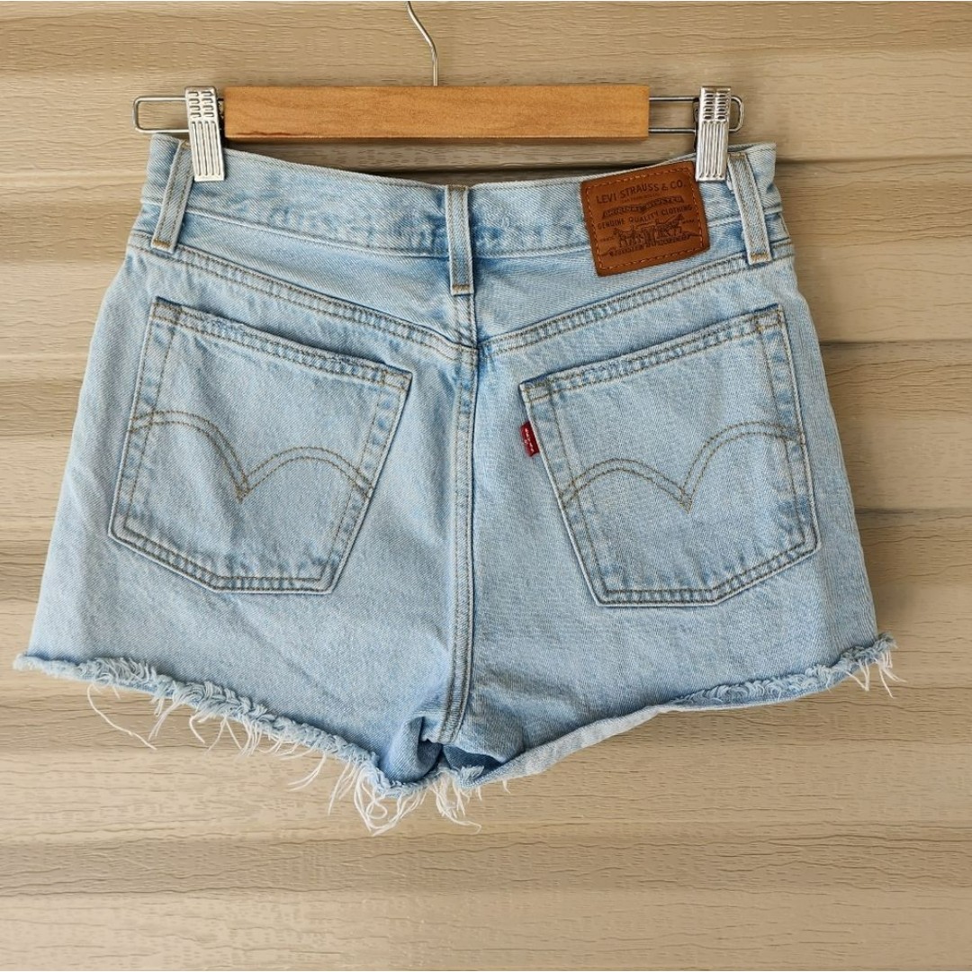 Levi's Premium Wedgie shorts size 28