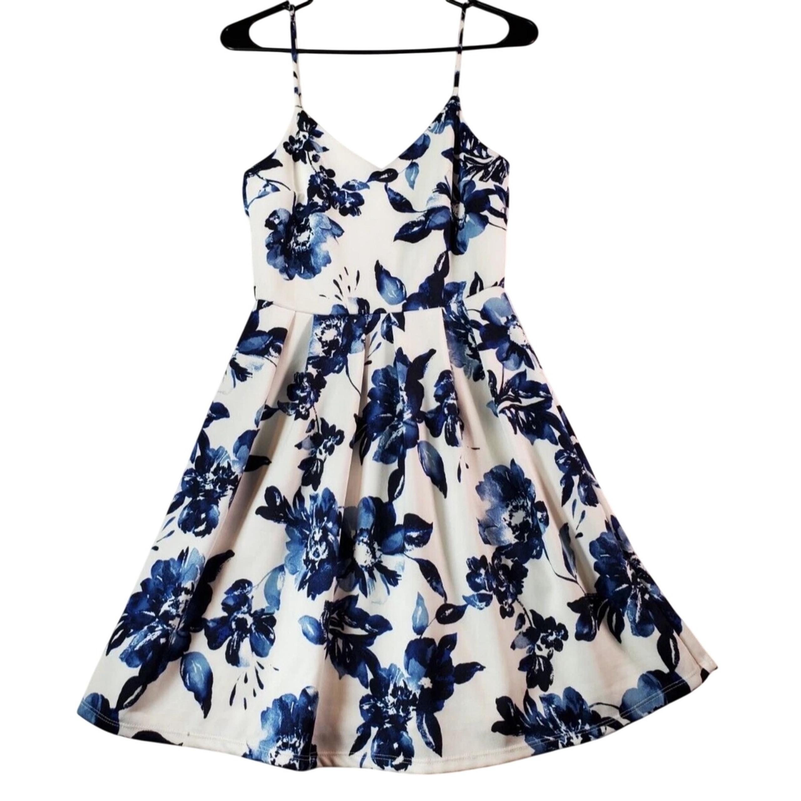 Monteau Los Angeles Dress Medium Blue White Floral Fit & Flare Sleeveless Lined
