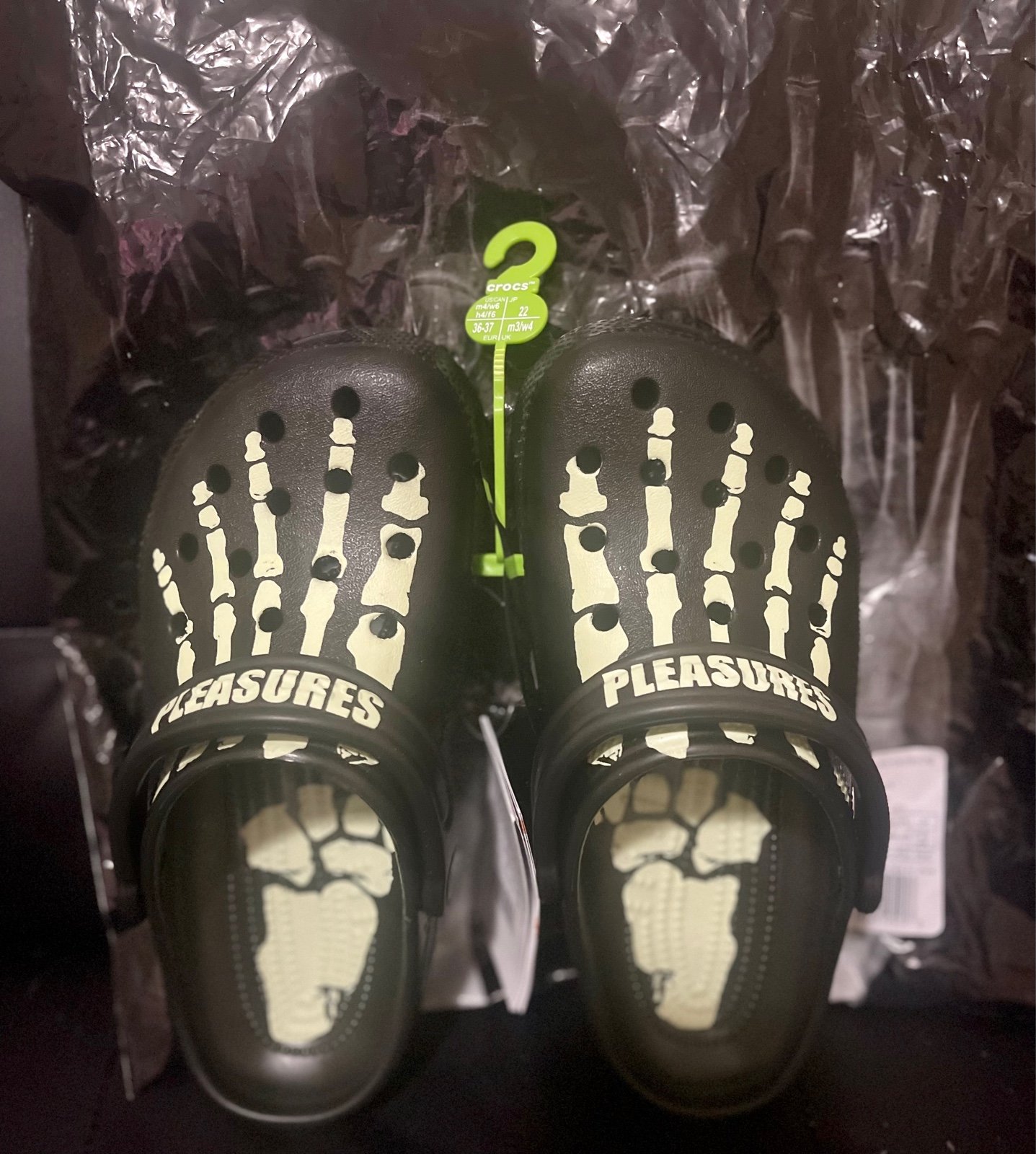 CROCS X PLEASURES CLASSIC CLOG Skeleton Size 4 NEW - GLOW IN THE DARK ✅ 2022