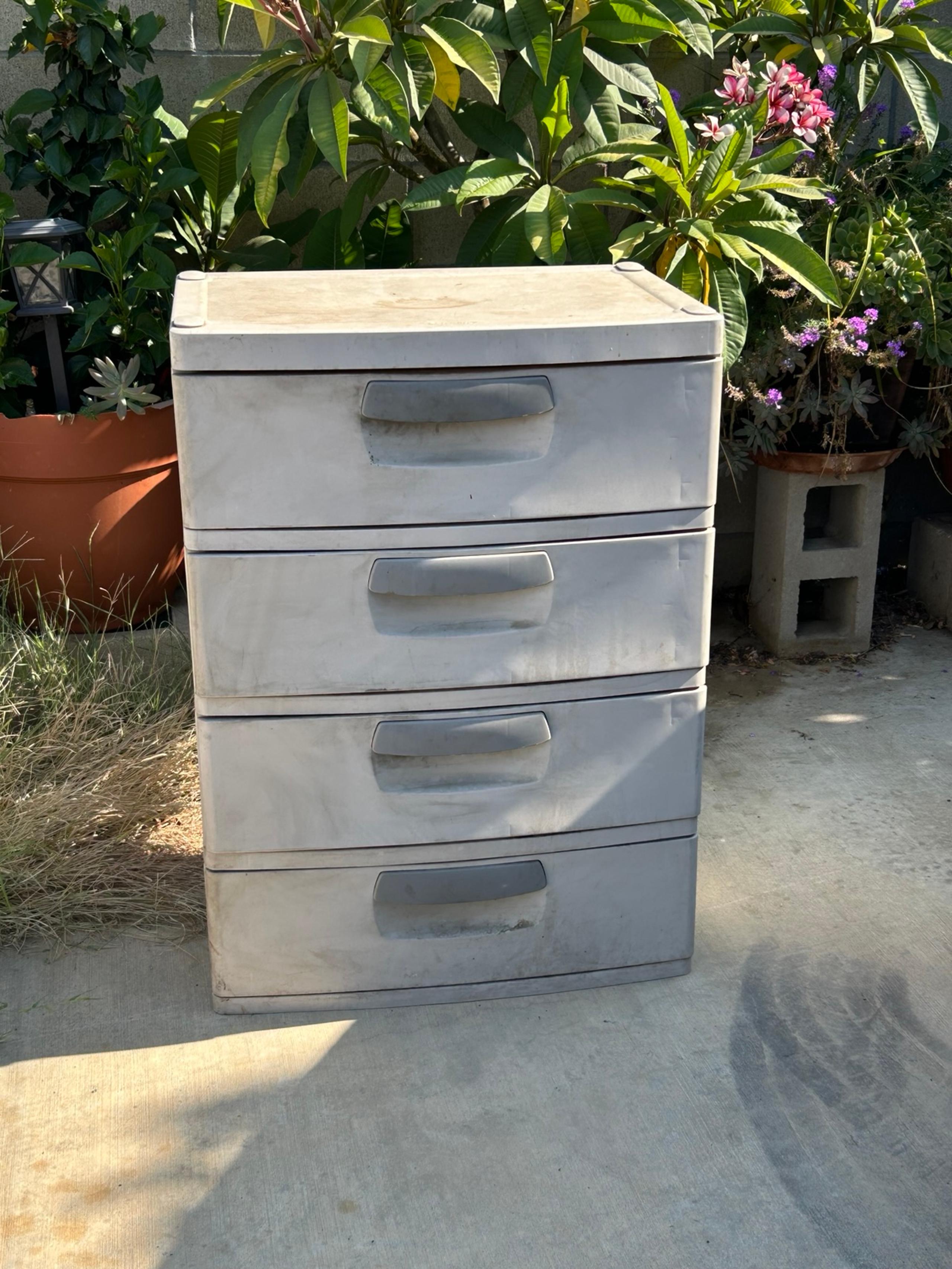 drawers unit PICK UP ONLY - Sterilite