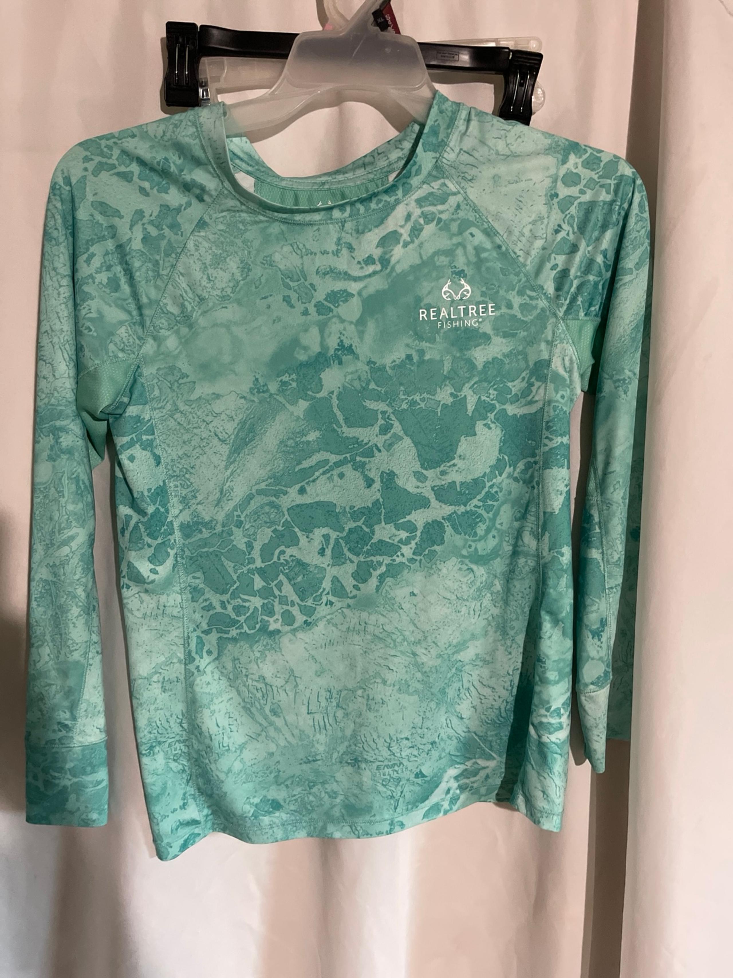 Women’s real tree fishing shirt