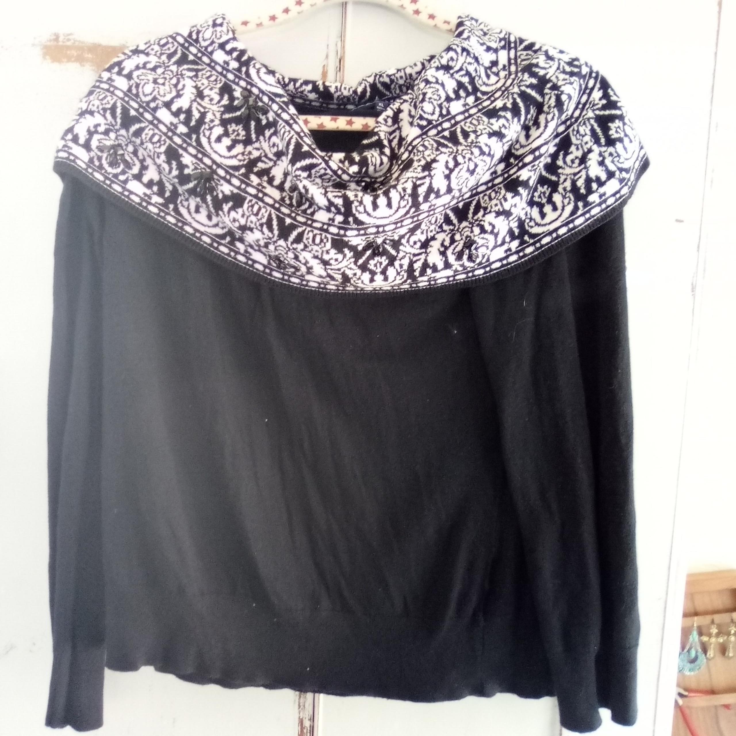 Jones New York Black White Knit Top Beads XL