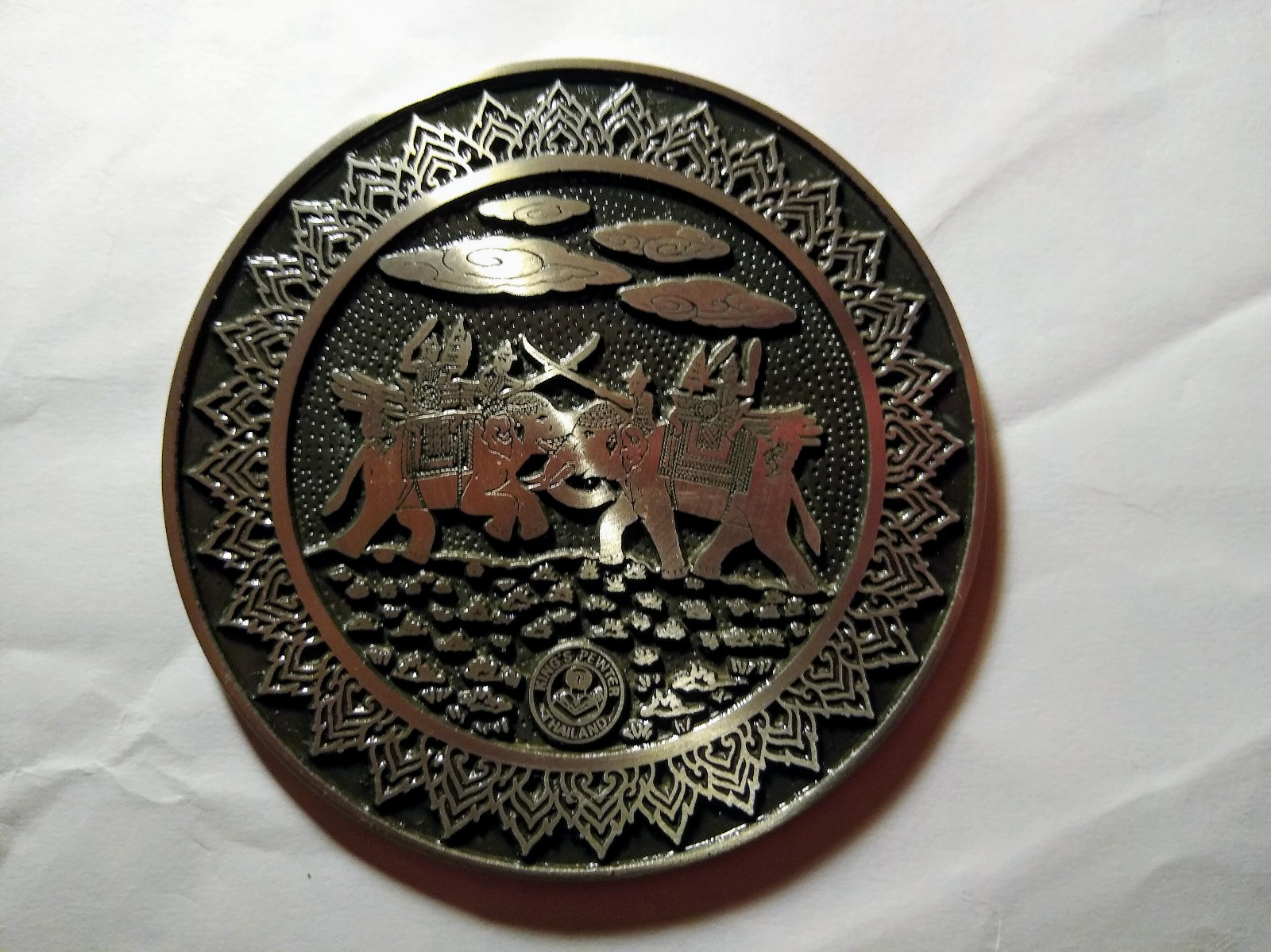 Pewter Thailand Best Handcrafted Pewter King’s Pewter (2 plates+1 wooden holder)