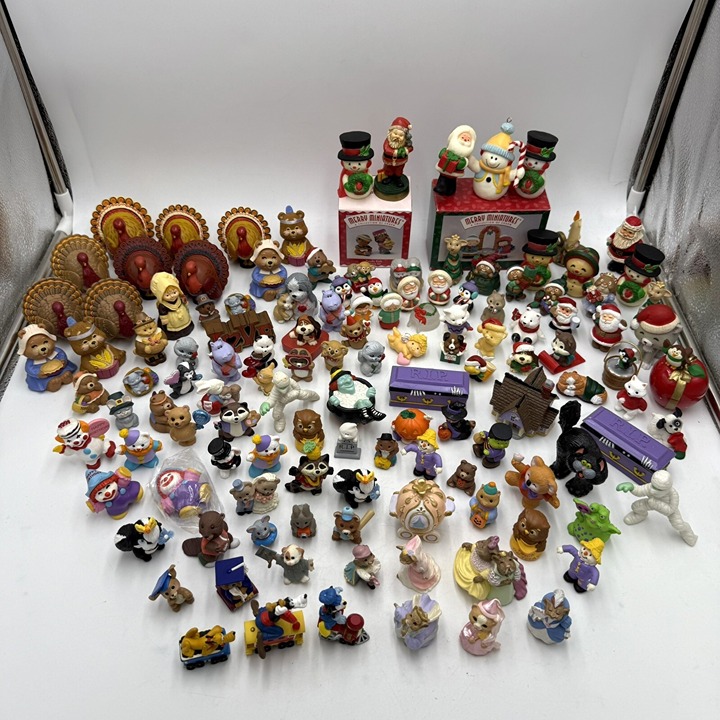 Hallmark Merry Miniatures Christmas Halloween Valentine Figurines 135 Pc Lot