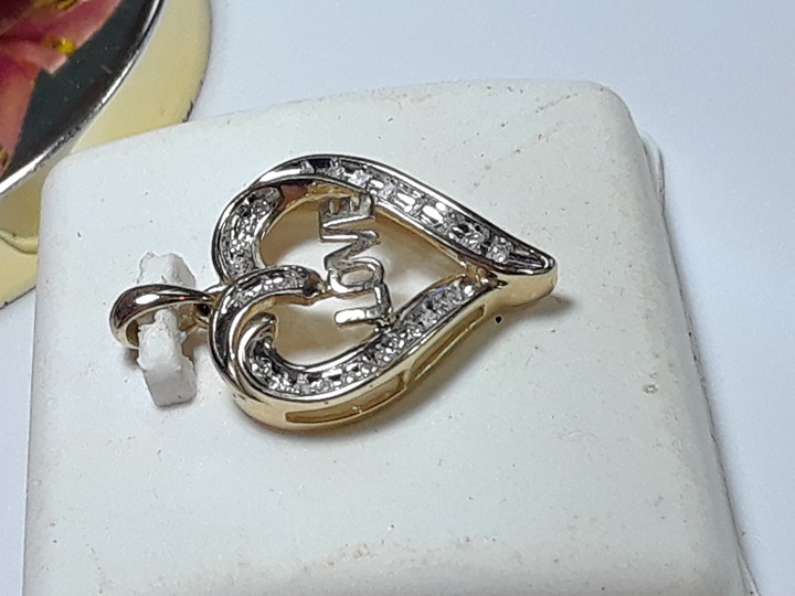 Estate .25ctw Natural Rd/Bag Diamond LOVE 10Kt Yellow Gold Heart Pendant#20578