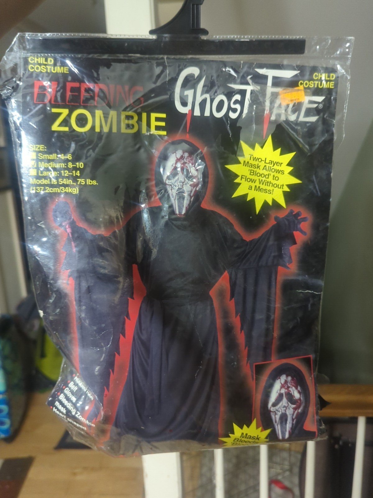 Rare! 2012 Bleeding Zombie Ghostface mask and costume