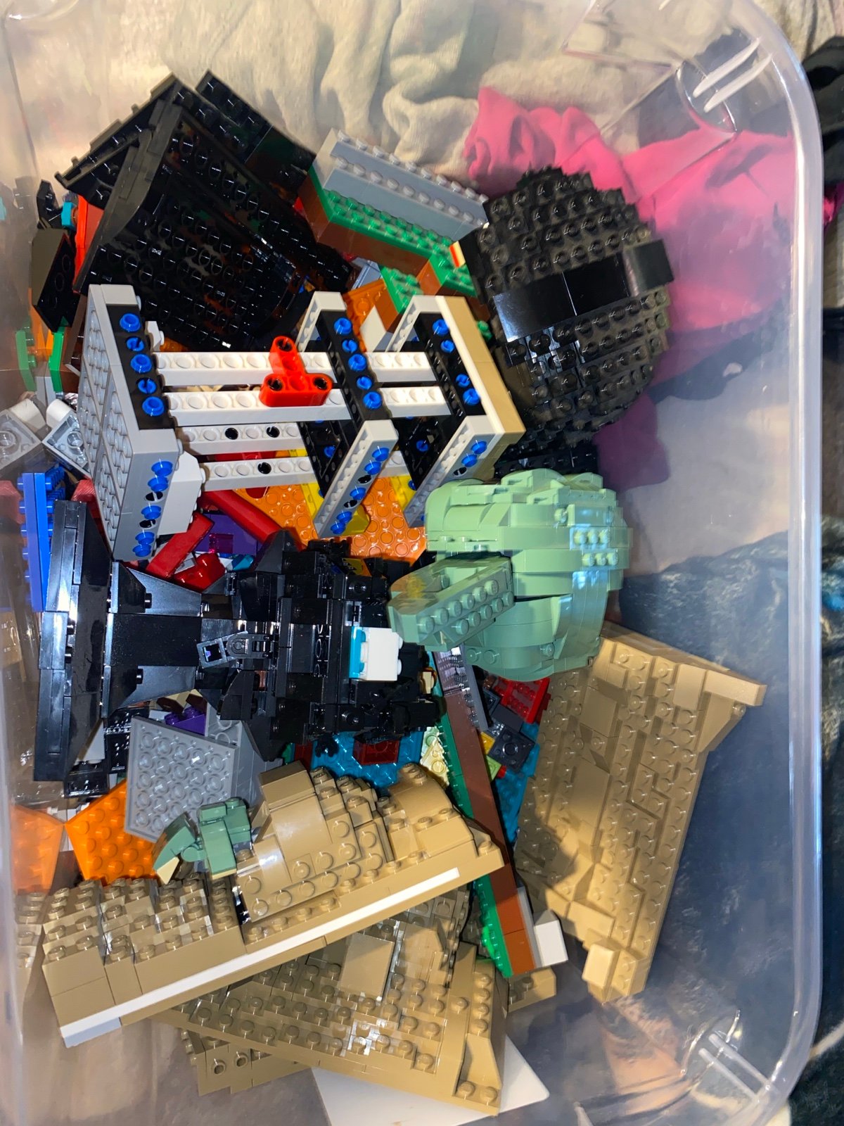 Lego Bulk Lot 4 1/2lbs - Mixed & Some Star Wars Pieces