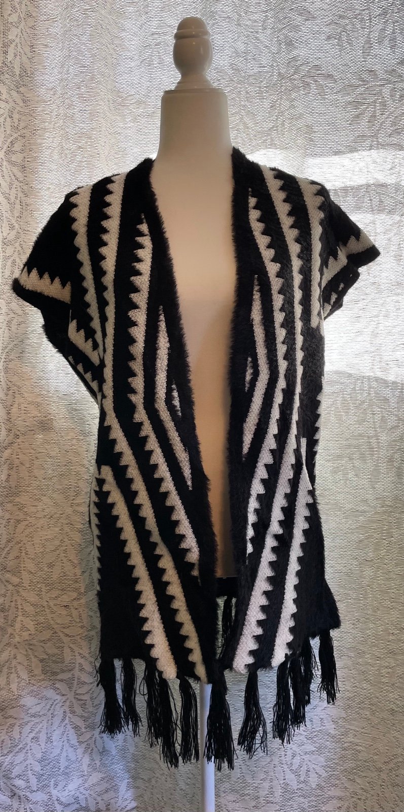 Chic Black and White Patterned Sweater