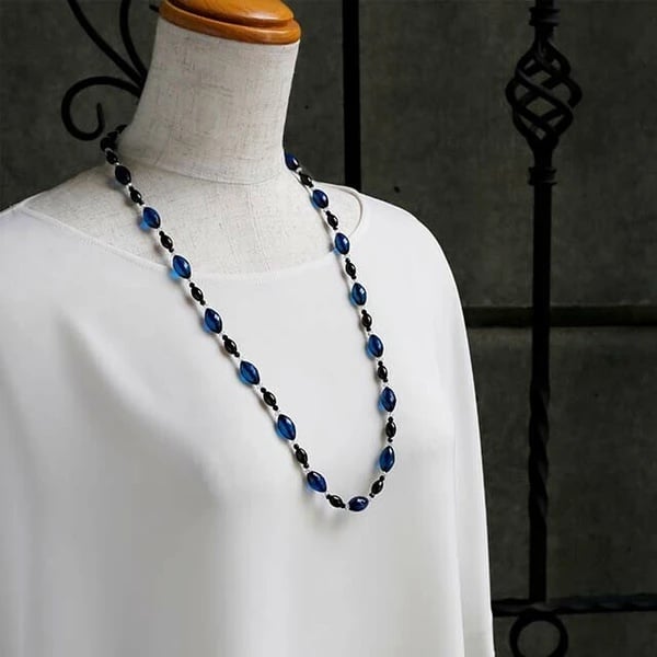 18kwg Sapphire blue long necklace