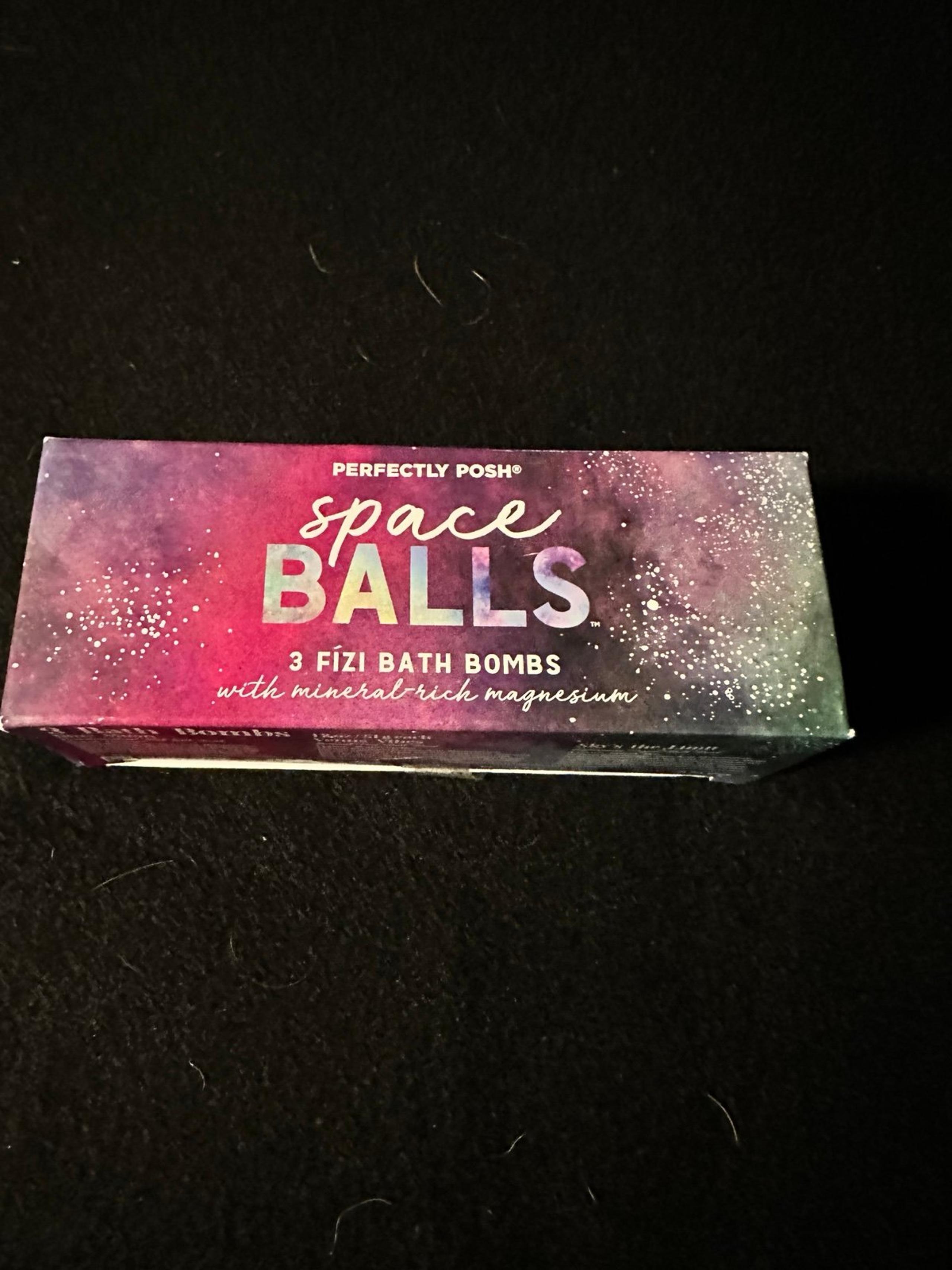 Perfectly Posh Space Balls Bath Bombs