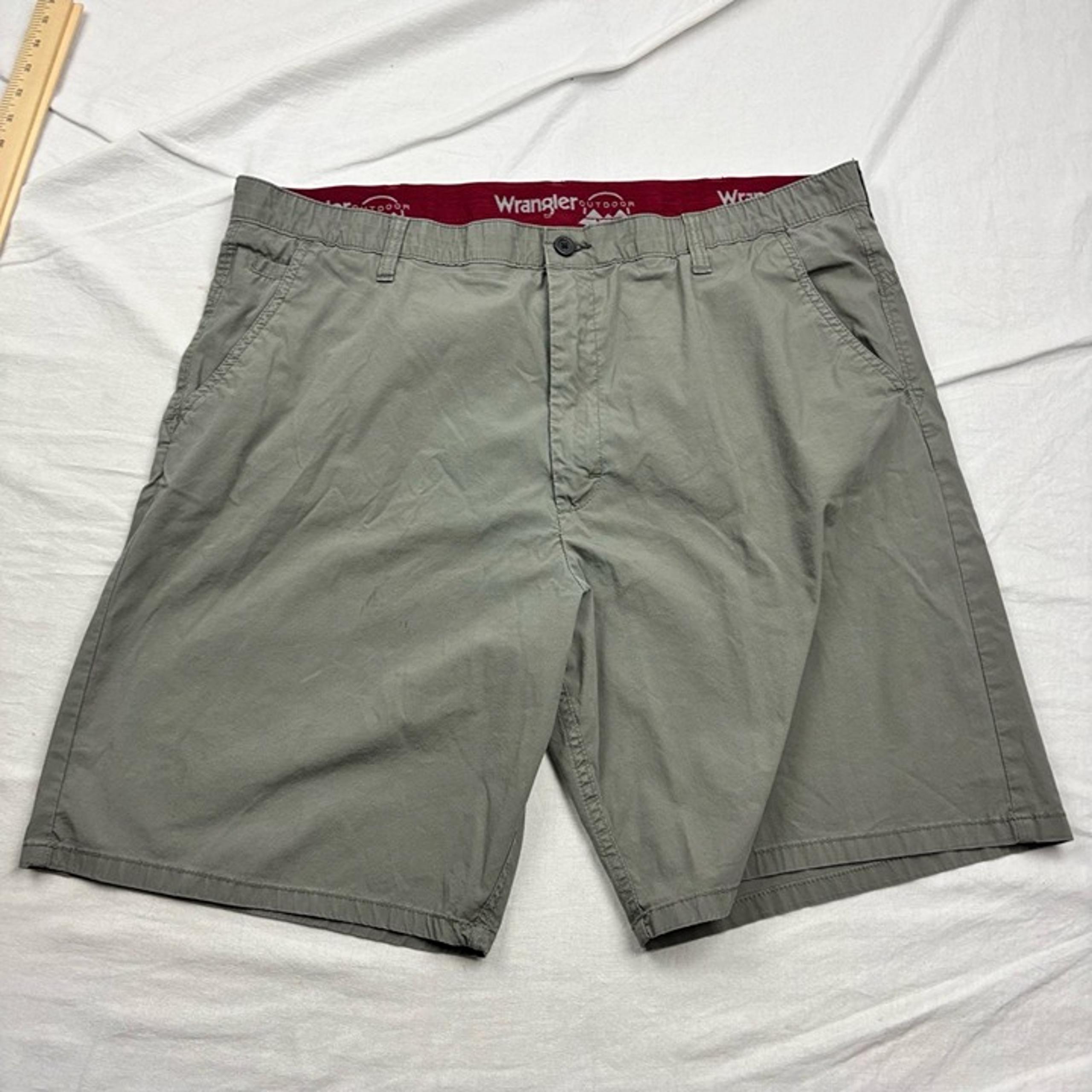Wrangler Outdoor Mens Casual Shorts Khaki Belt Loops Side Pockets 42