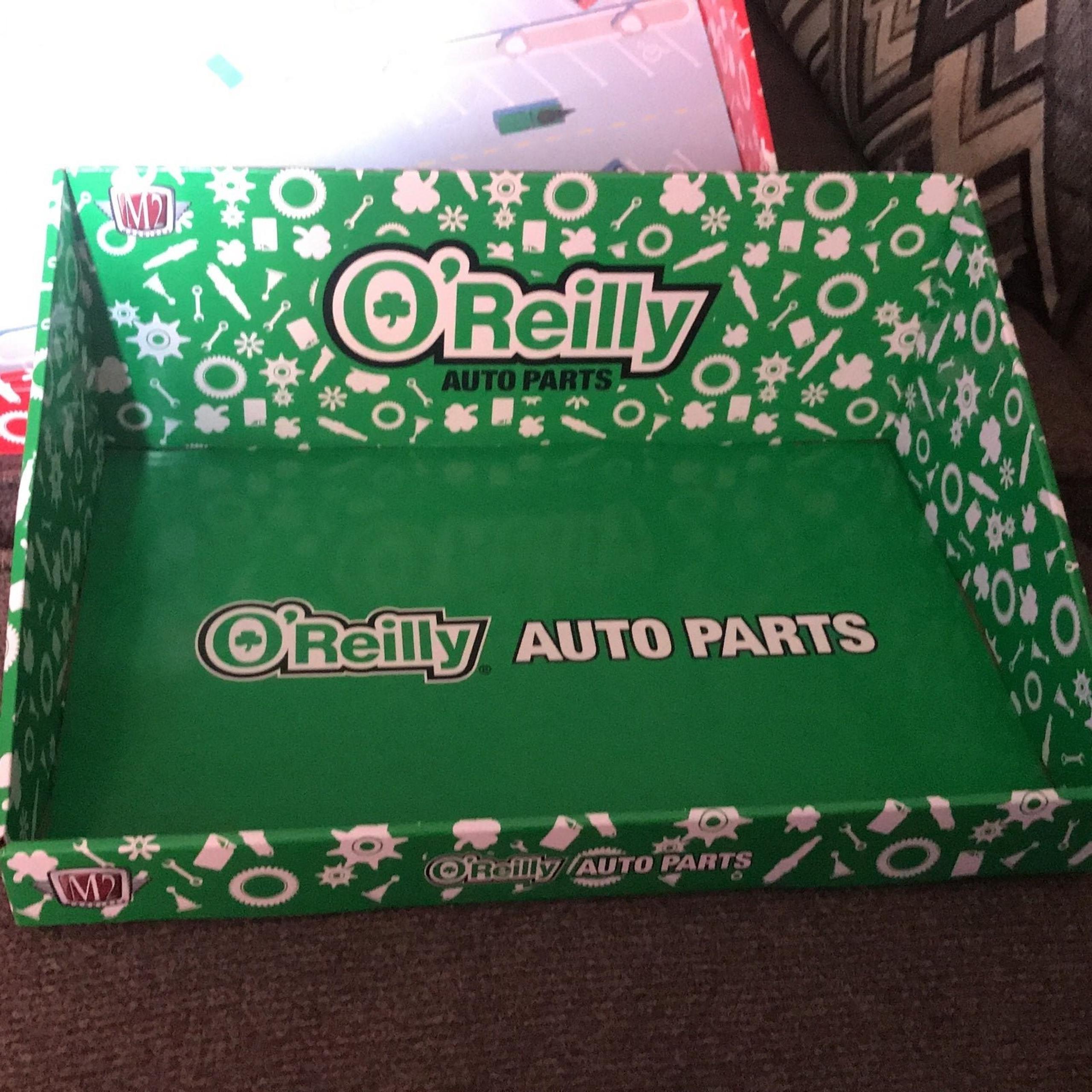 O’Reilly ornament display case