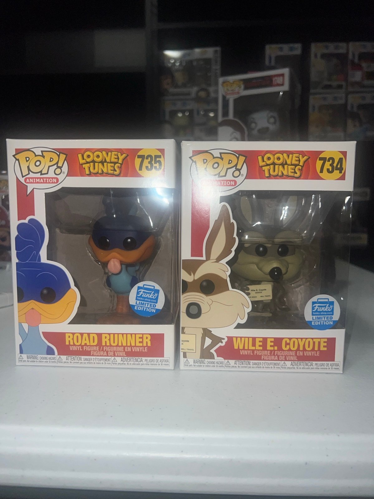 WB Funko Pop roadrunner in Wile E .coyote