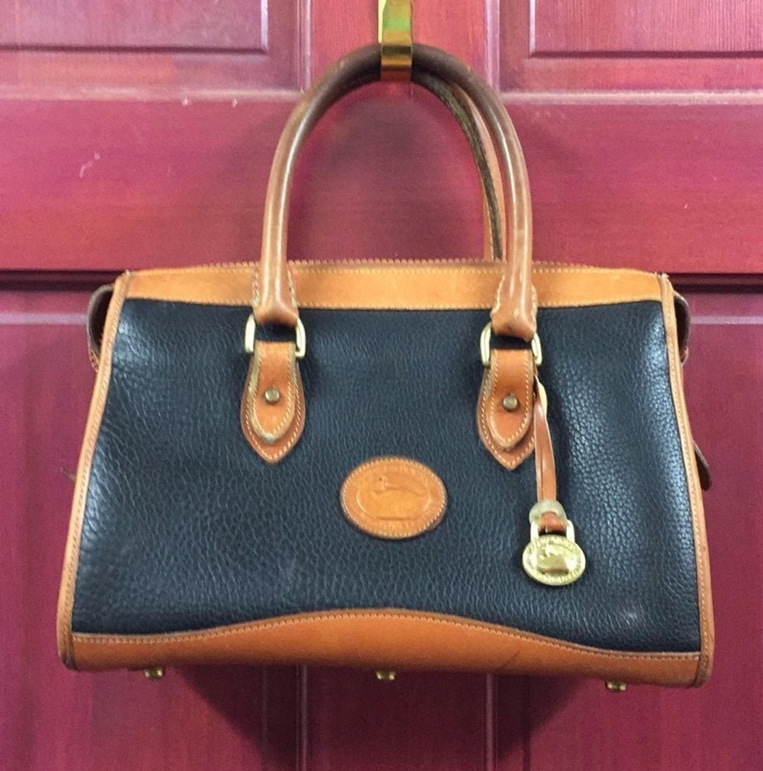 Vintage Dooney &Bourkle handbag 11x7,5”