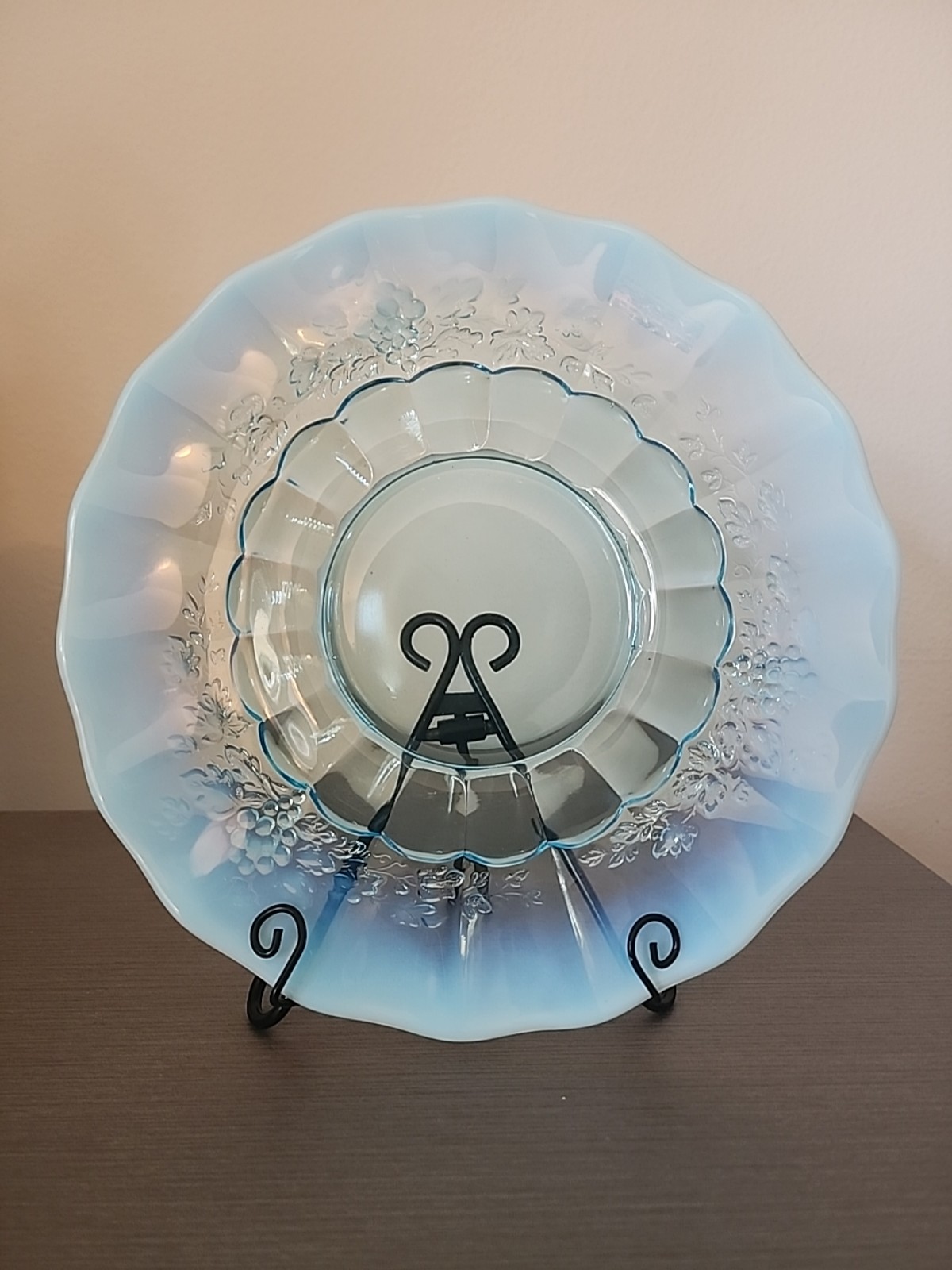 Vintage LG Wright Panel Grapes, Scalloped Edge Blue Opalescent Dinner Plate 9.5