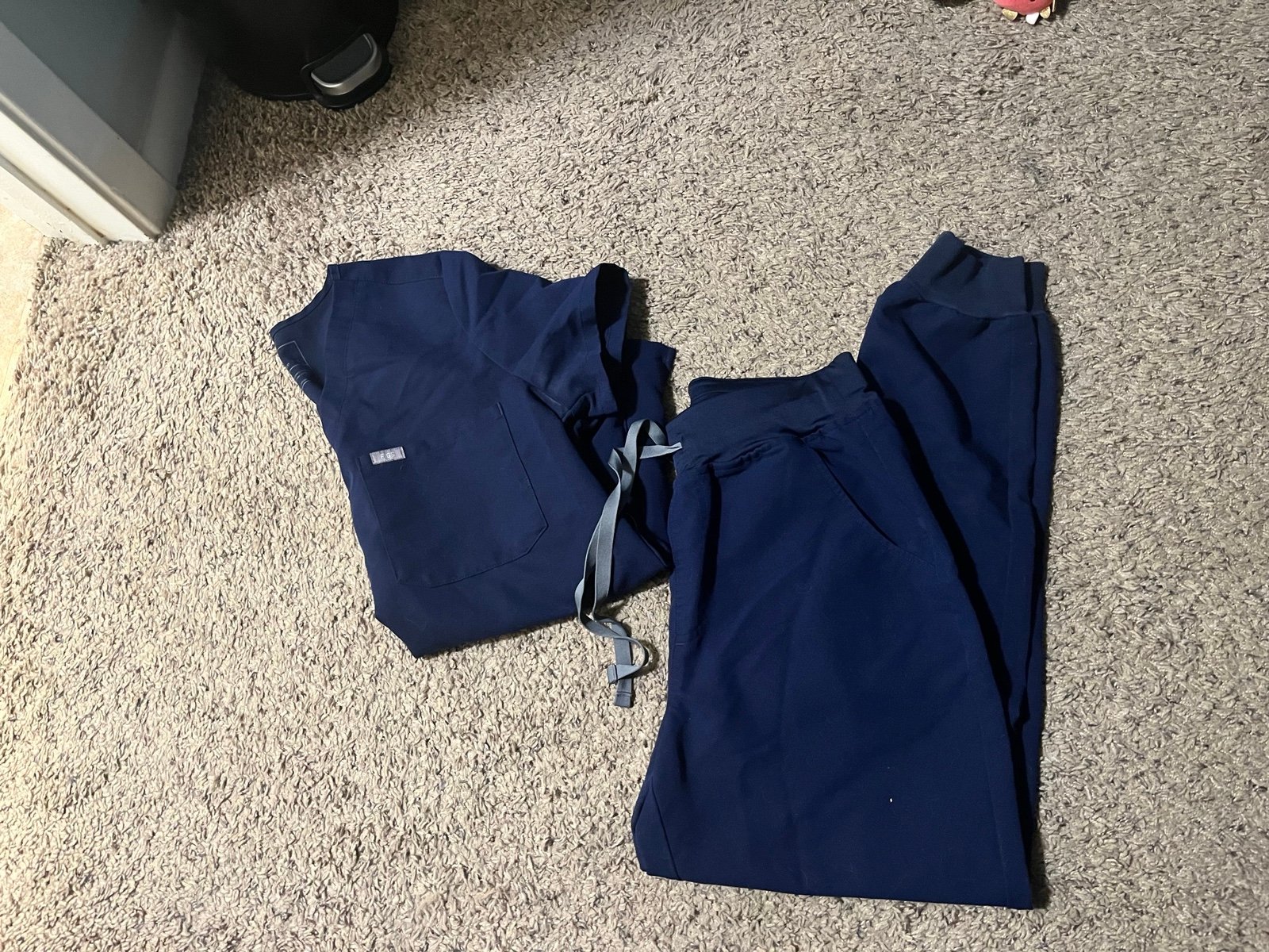 Figs navy scrub set