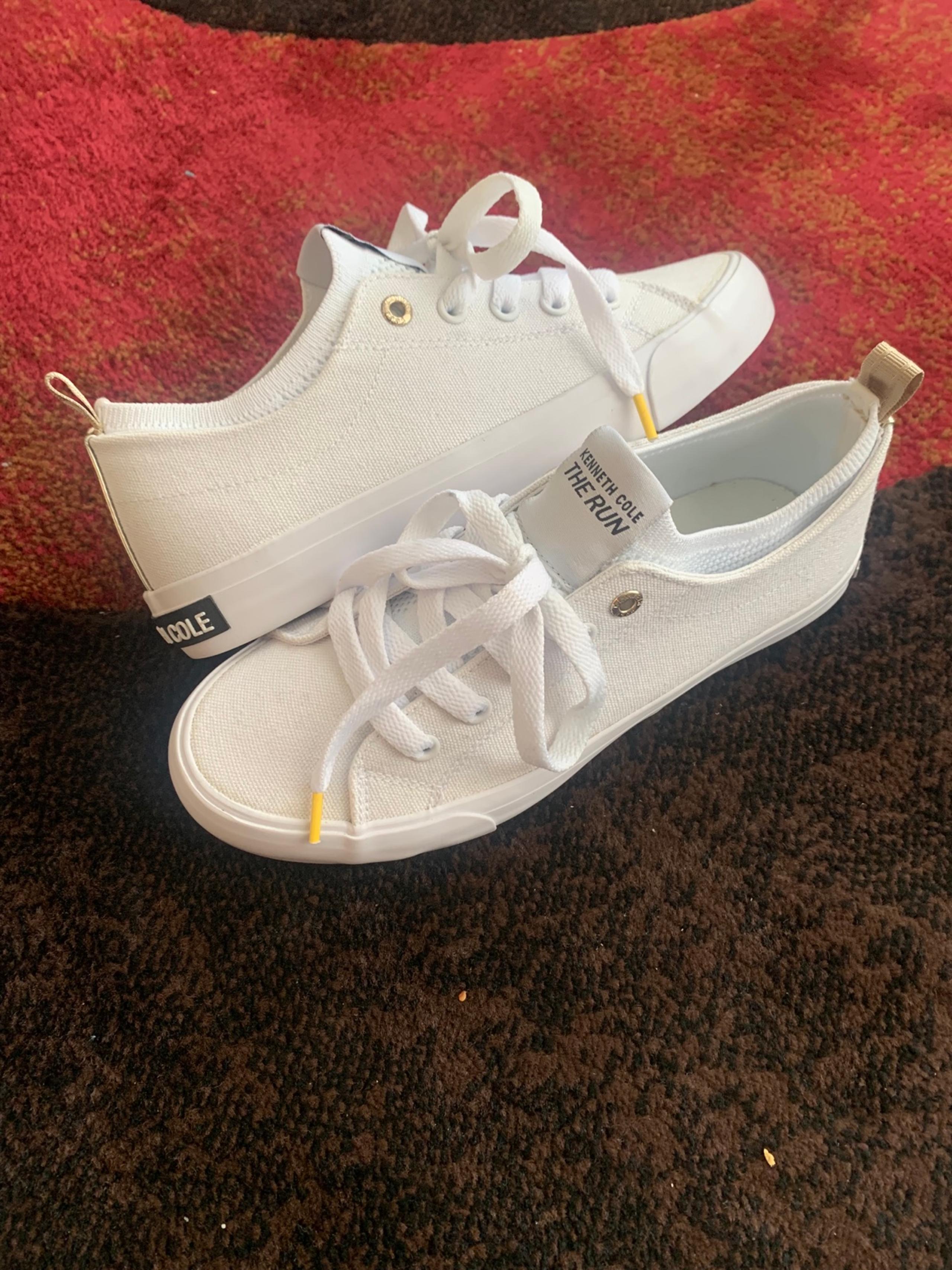 Kenneth Cole Women's “The Run” Lace-up Sneakers size US 6 (worn 2 times)