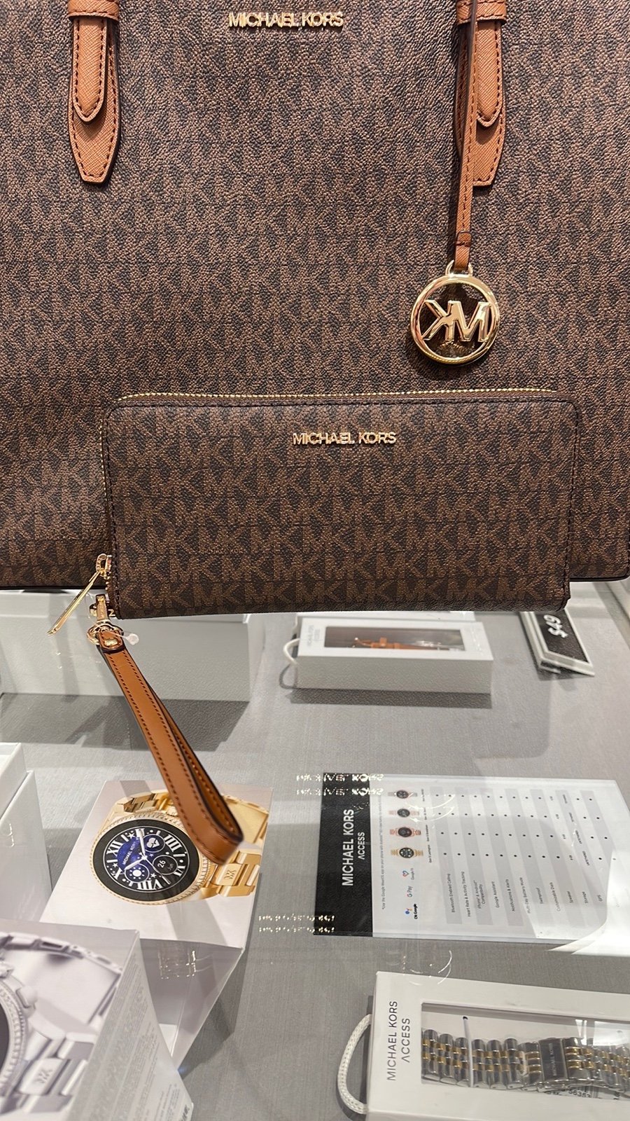 Michael Kors Large Travel CONTINENTAL Wallet-wristlet-phoneholder Brown