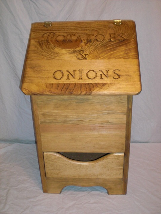 potatoe and onion bin with bottom design