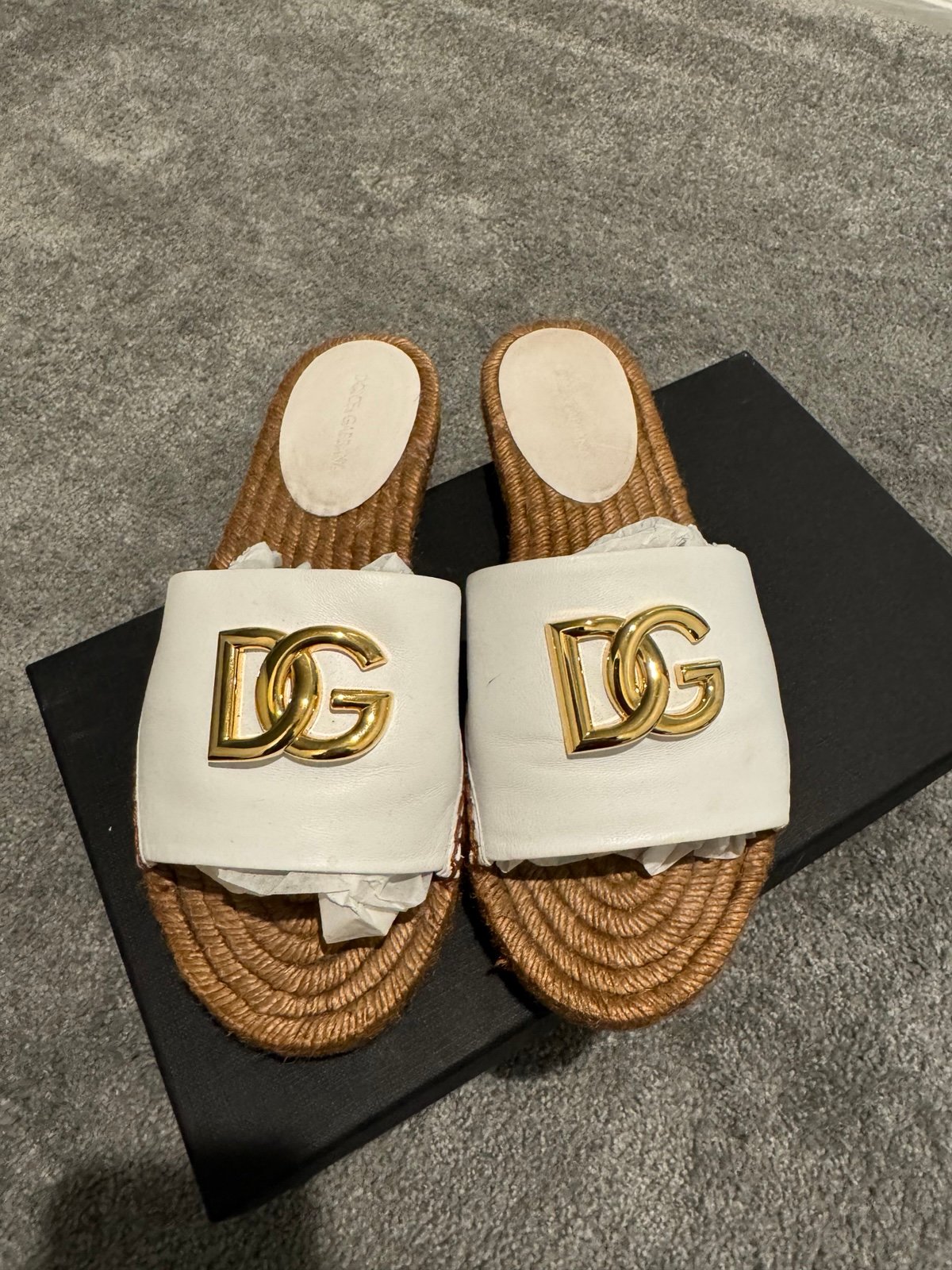 DOLCE & GABBANA フロントスリットミティヘンシルスカト ブラックのメンズ クロスボディバッグ グレインドカーフスキン