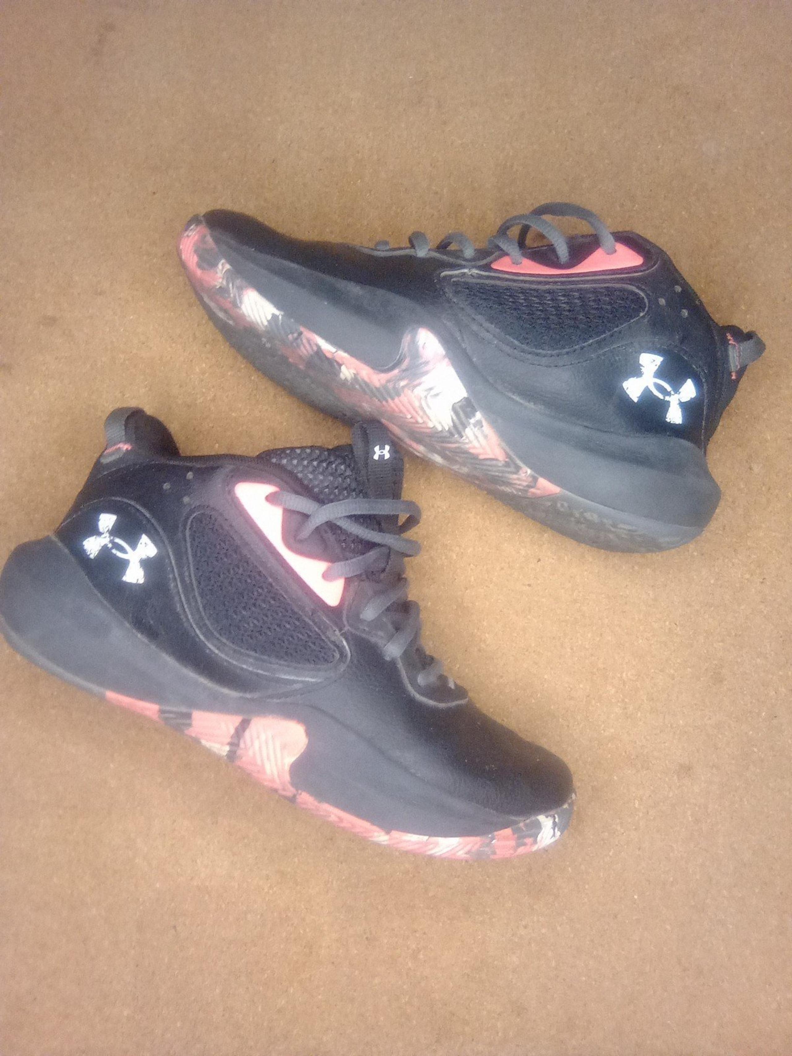 Under Armor shoes kids size 5y