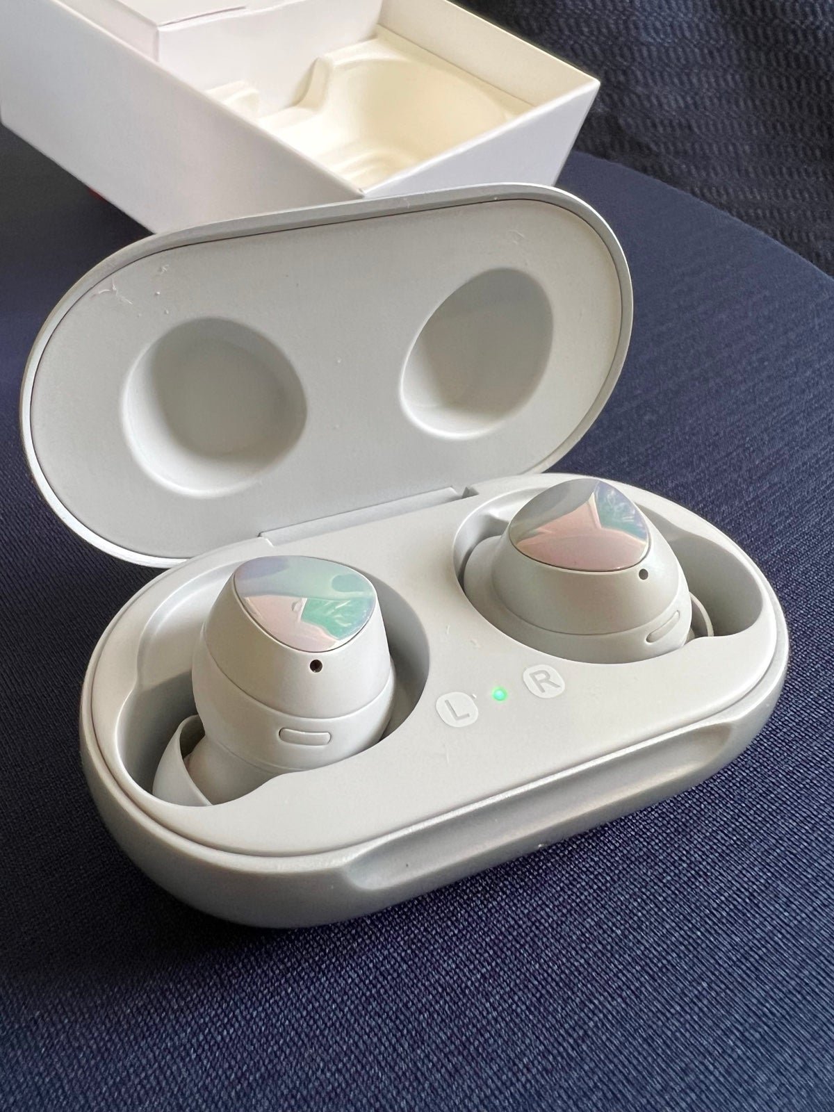 Samsung Galaxy Buds SM-R170 Wireless Bluetooth Earbuds Silver
