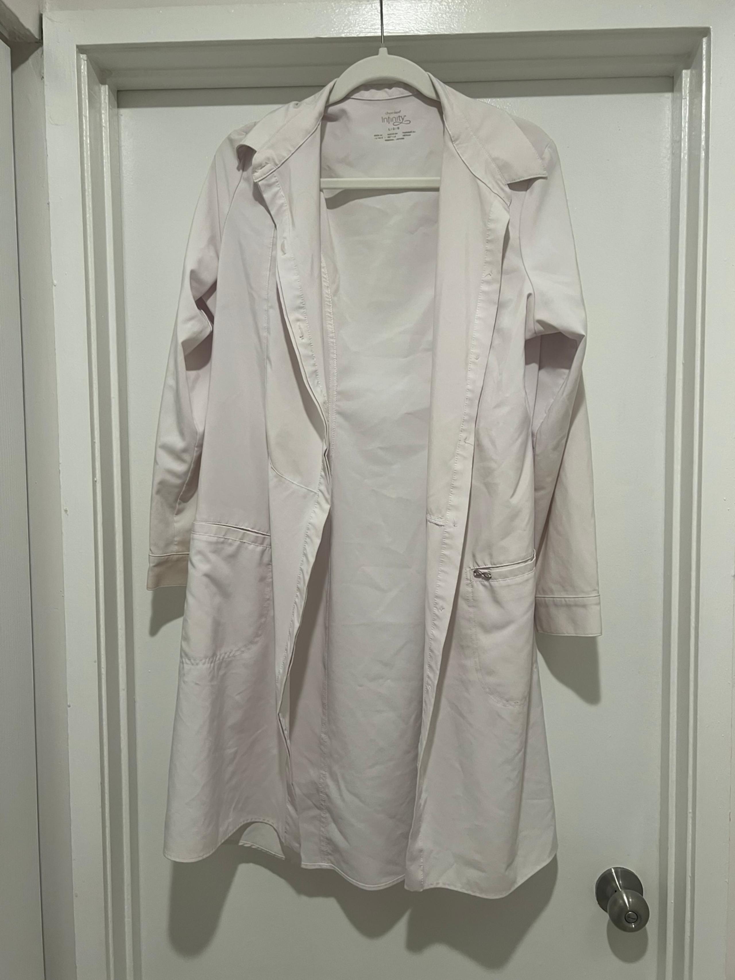 Women’s fit lab coat