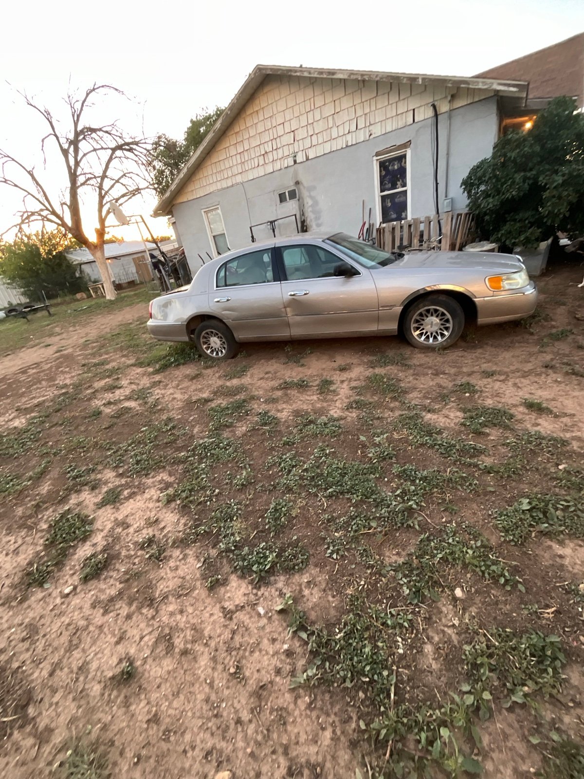 2001 Lincoln town car