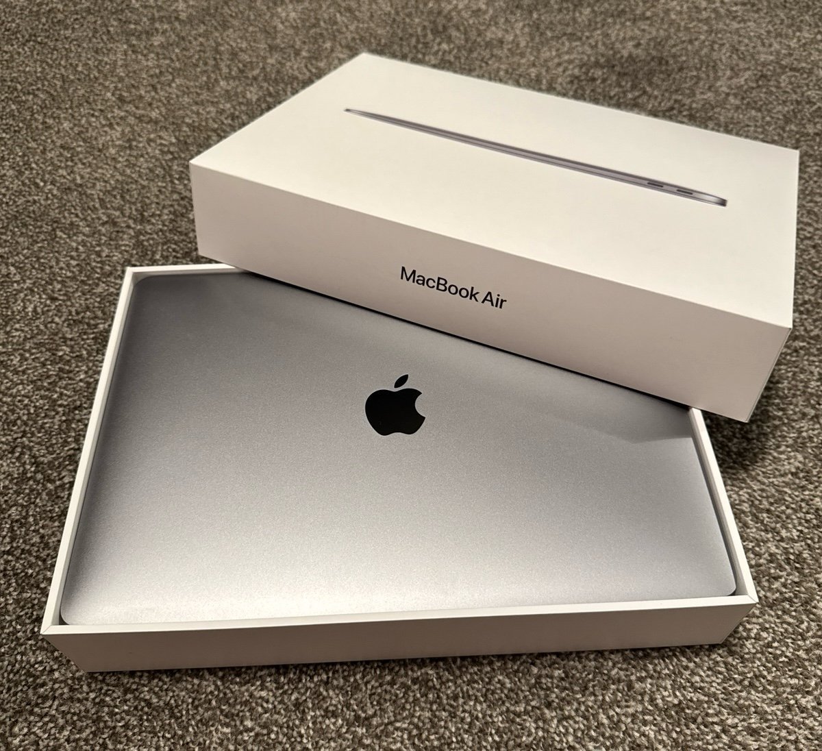 Apple M1 Macbook Air (Excellent Condition)