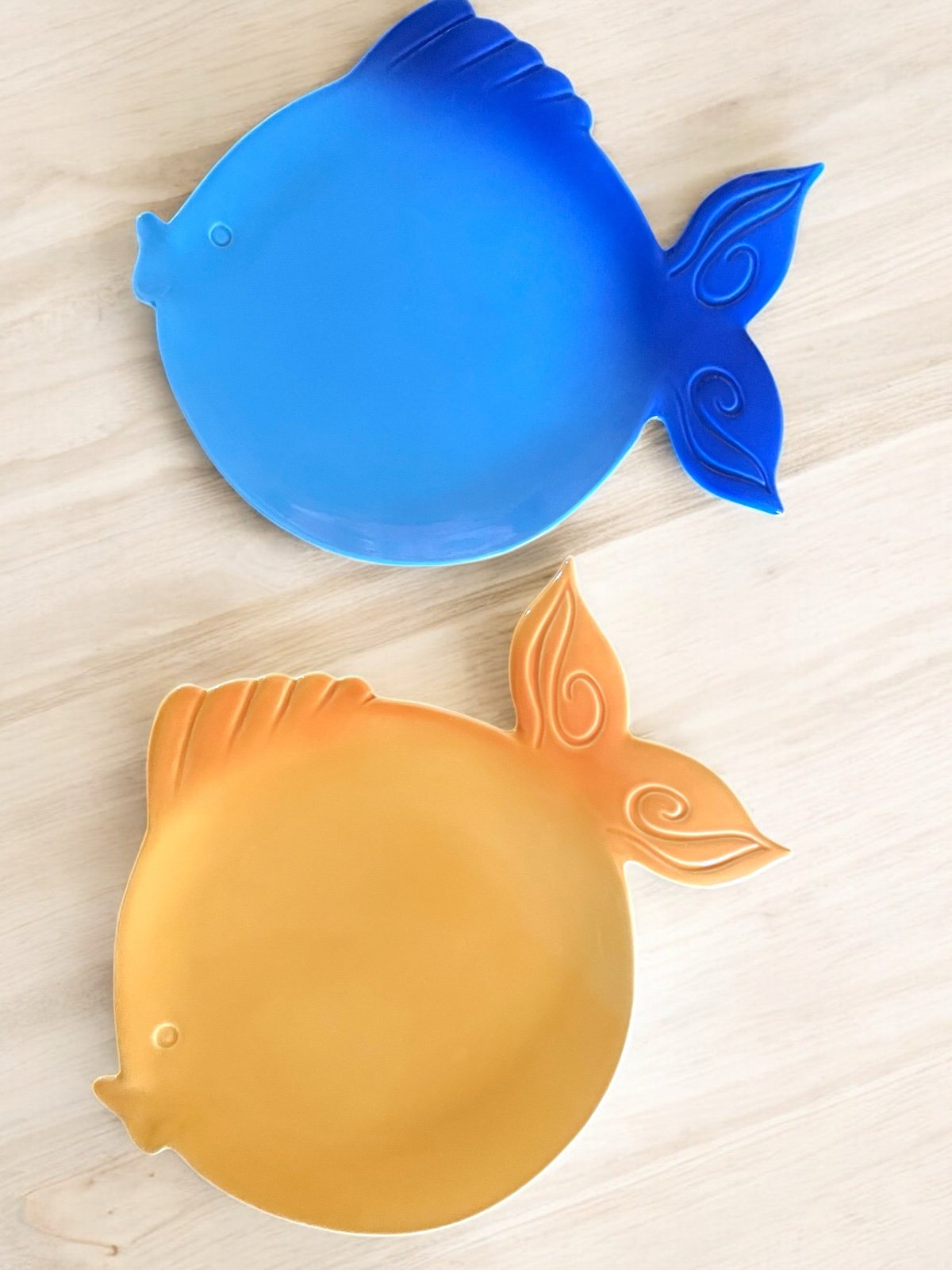 Grasslands Road Studio 100 Making Waves 11-inch Fish Shaped Decorative Plates