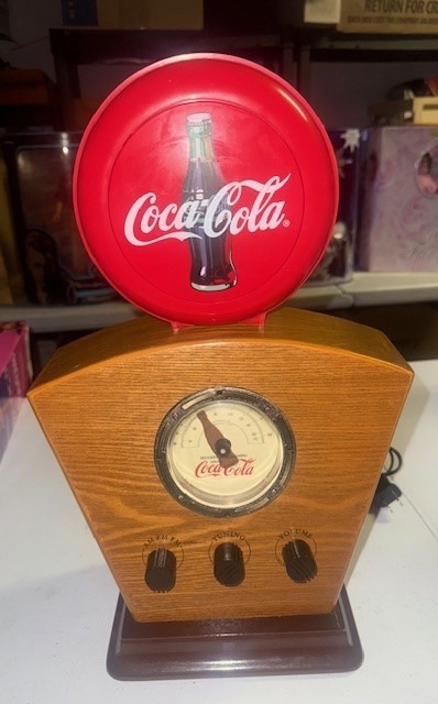 Vintage Coca Cola, wooden AM/FM lighted radio Works!