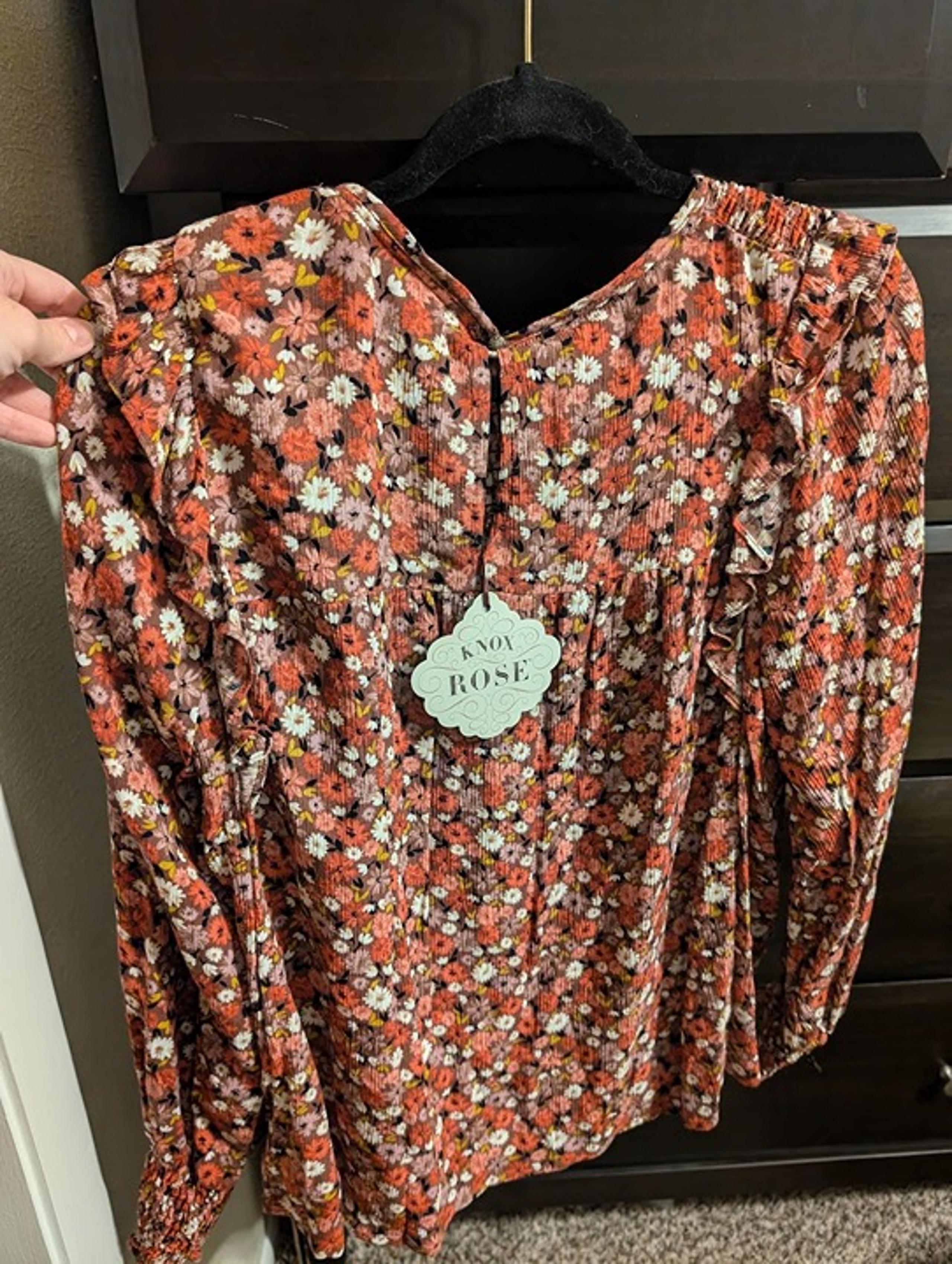 Knox Rose Women's Ruffle Long Sleeve Smocked Floral Blouse Brick Red Small NWT