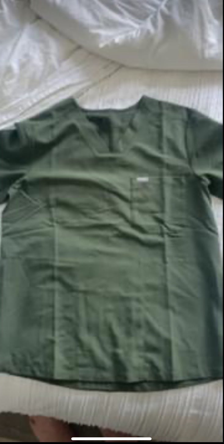 FIGS Men’s NWT Pocket Leon’s Top