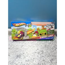 Hot Wheels Angry Birds Slingshot Launch Track Set Playset New 2012