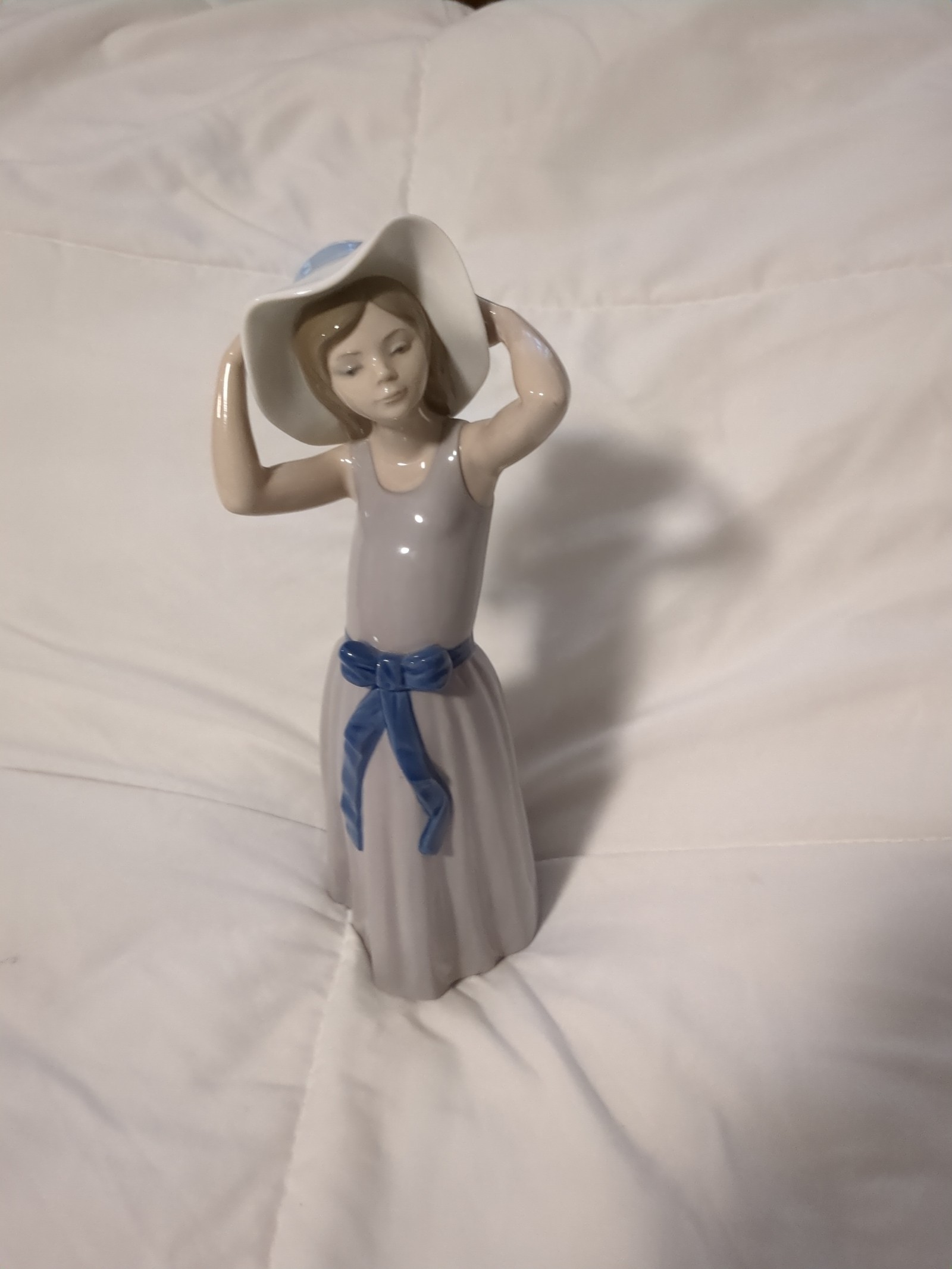 Lladro Coy Girl With Straw Hat # 5011 Glossy Figurine 1978 Retired