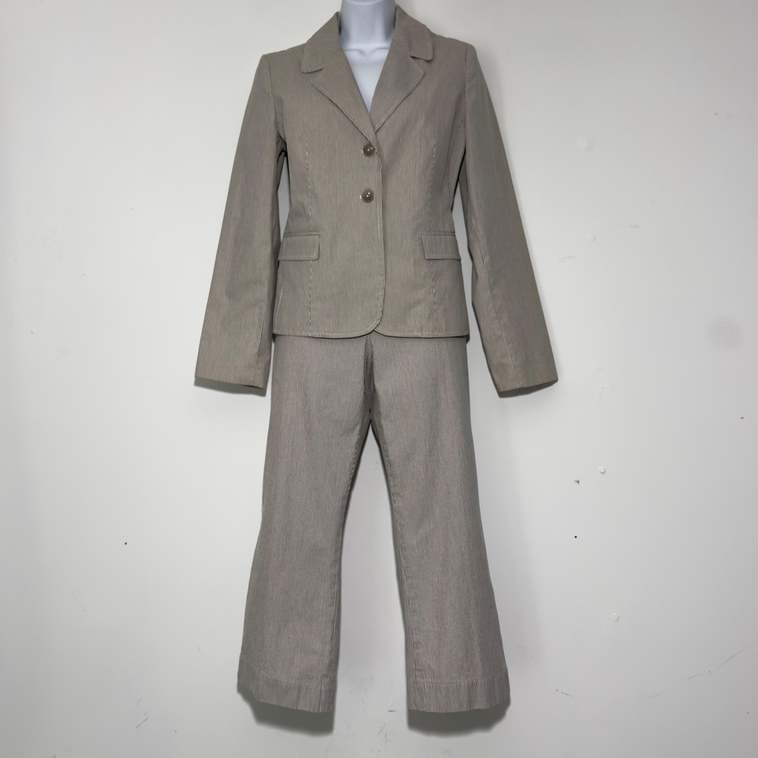 ATTENTION Vintage Y2K 2pc Pinstripe Suit Blazer & Capri Pant Set 
Size 8