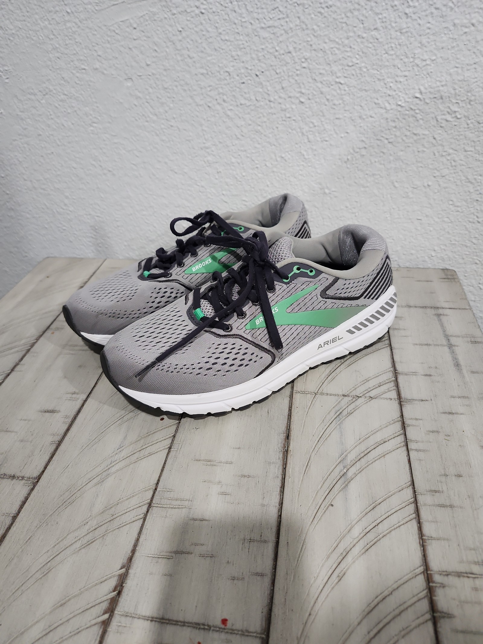 Brooks Ariel 20 Womens Alloy Blackened Pearl Green Athletic Shoes Size 11W
