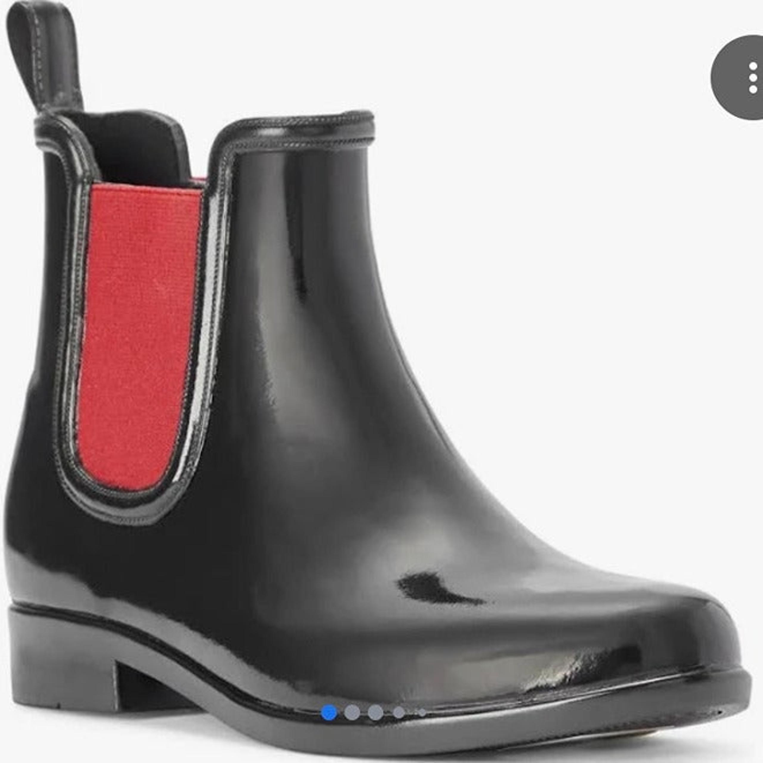 Rain Booties! Ralph Lauren Tally Bo Rain booties size 6. Black vinyl with red