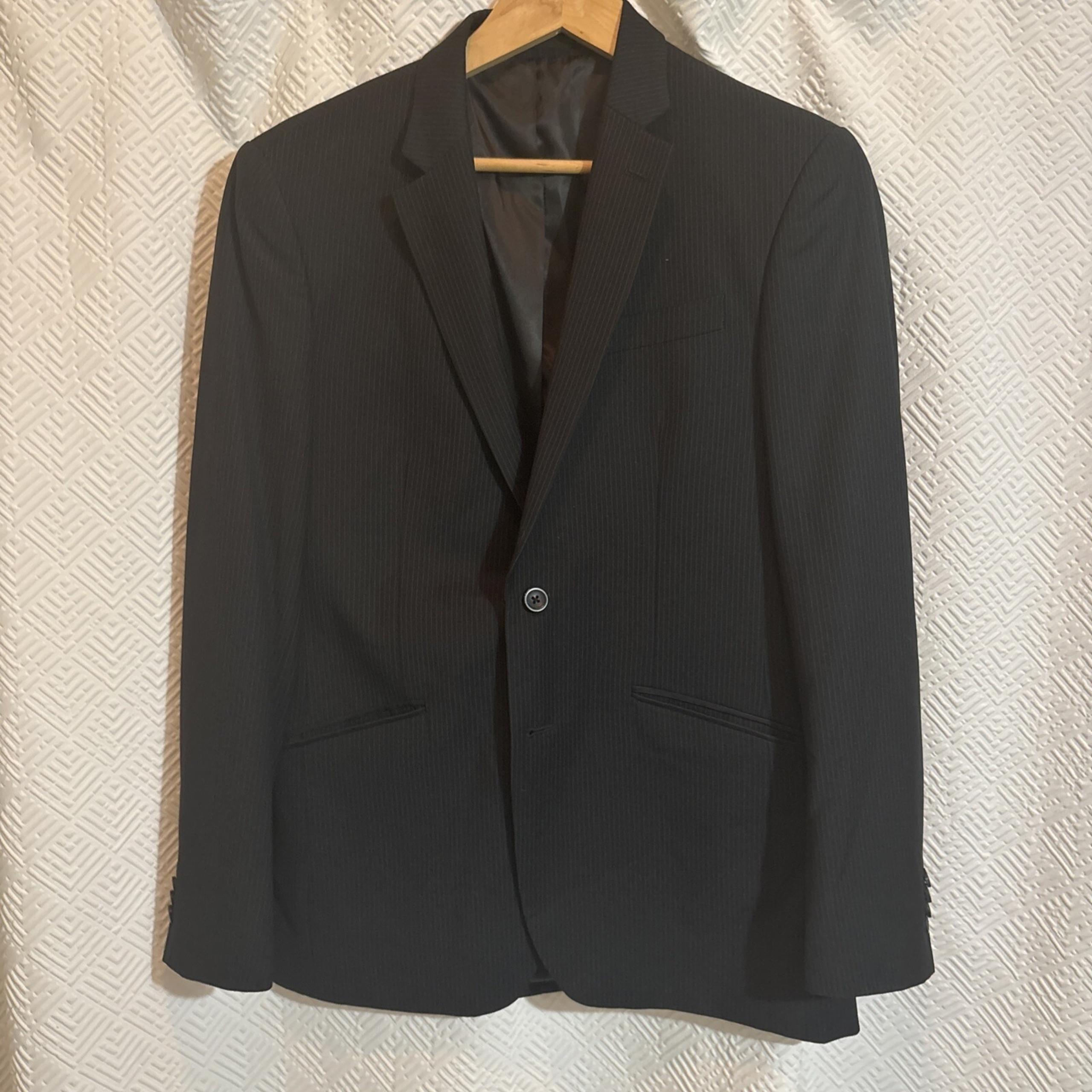 Kenneth Cole Reaction Men Techni-Cole Suit Slim-Fit. Black/fine Gray Pinstrip!