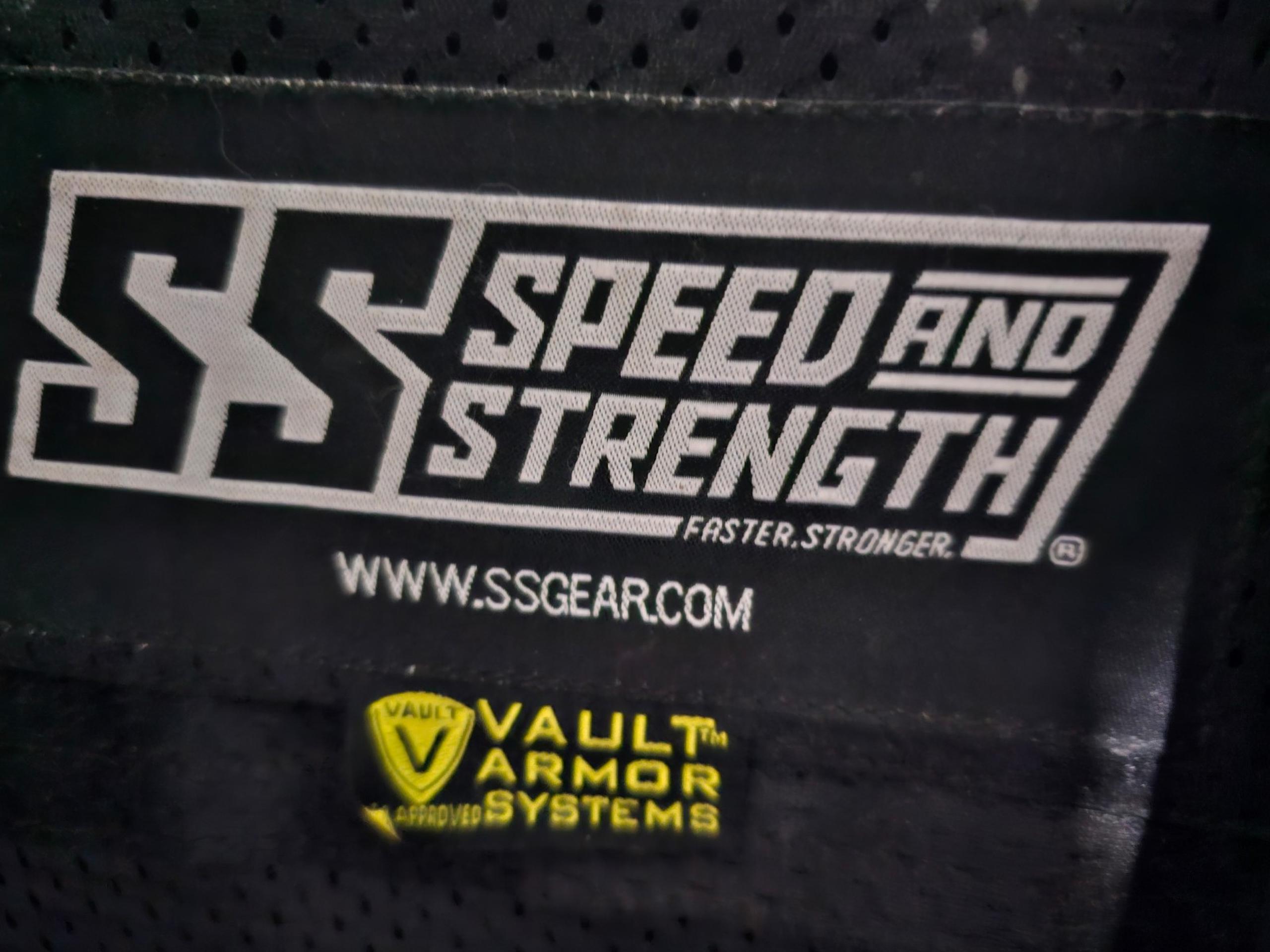 Speed and strenght protective motorcycle jacket