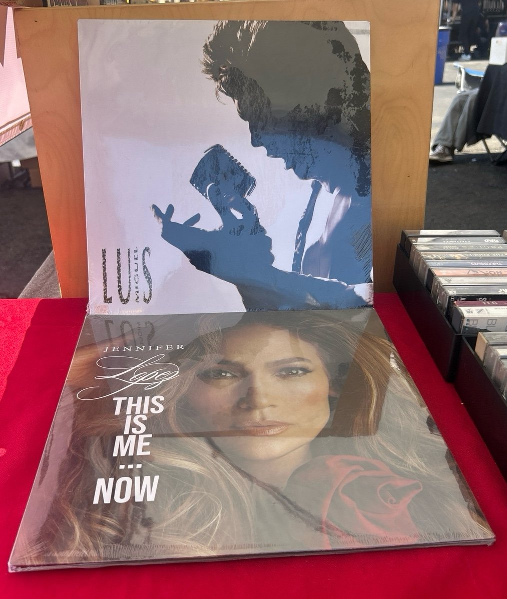 Luis Miguel y Jennifer López vinyl bundle
