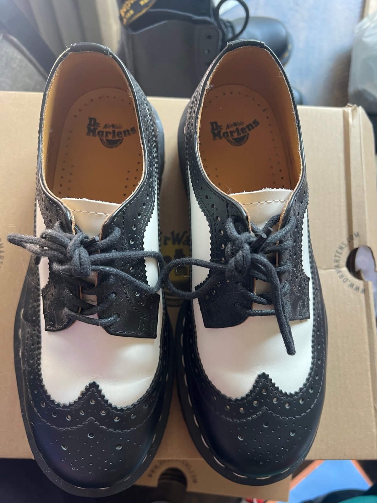 DR. MARTENS 10458 Women’s 7 Black &White Leather Wingtip Oxford Shoes Platform