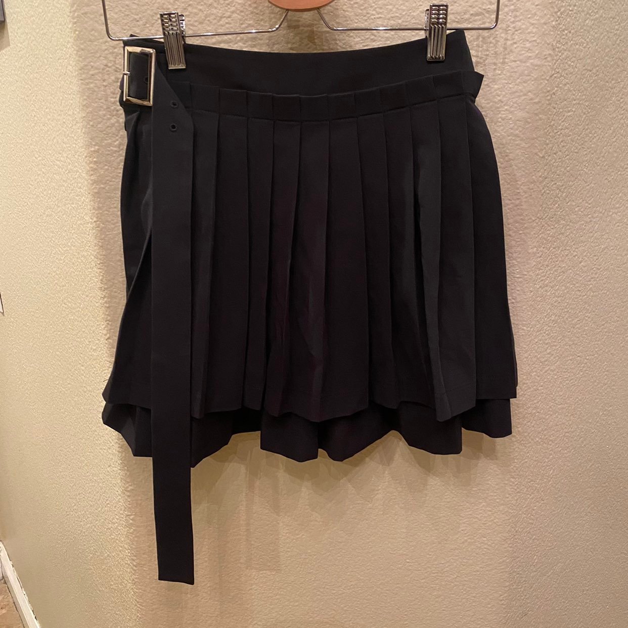 NWT~JUPE VENDUE Black Pleated Buckle Skirt Size Small
