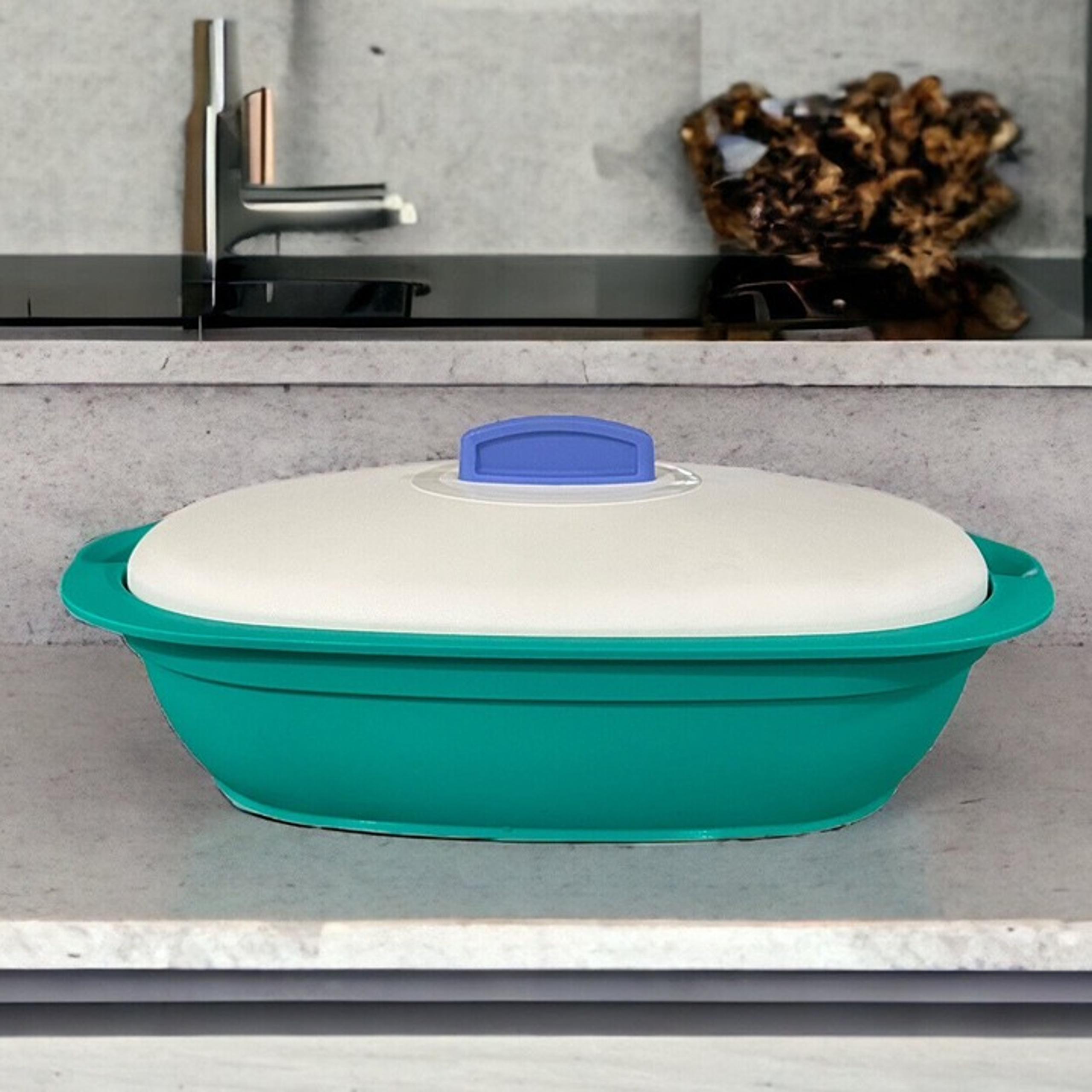 Tupperware Teal White & Blue Legacy Oval Serving Dish Casserole 7 1/4 Cups EUC