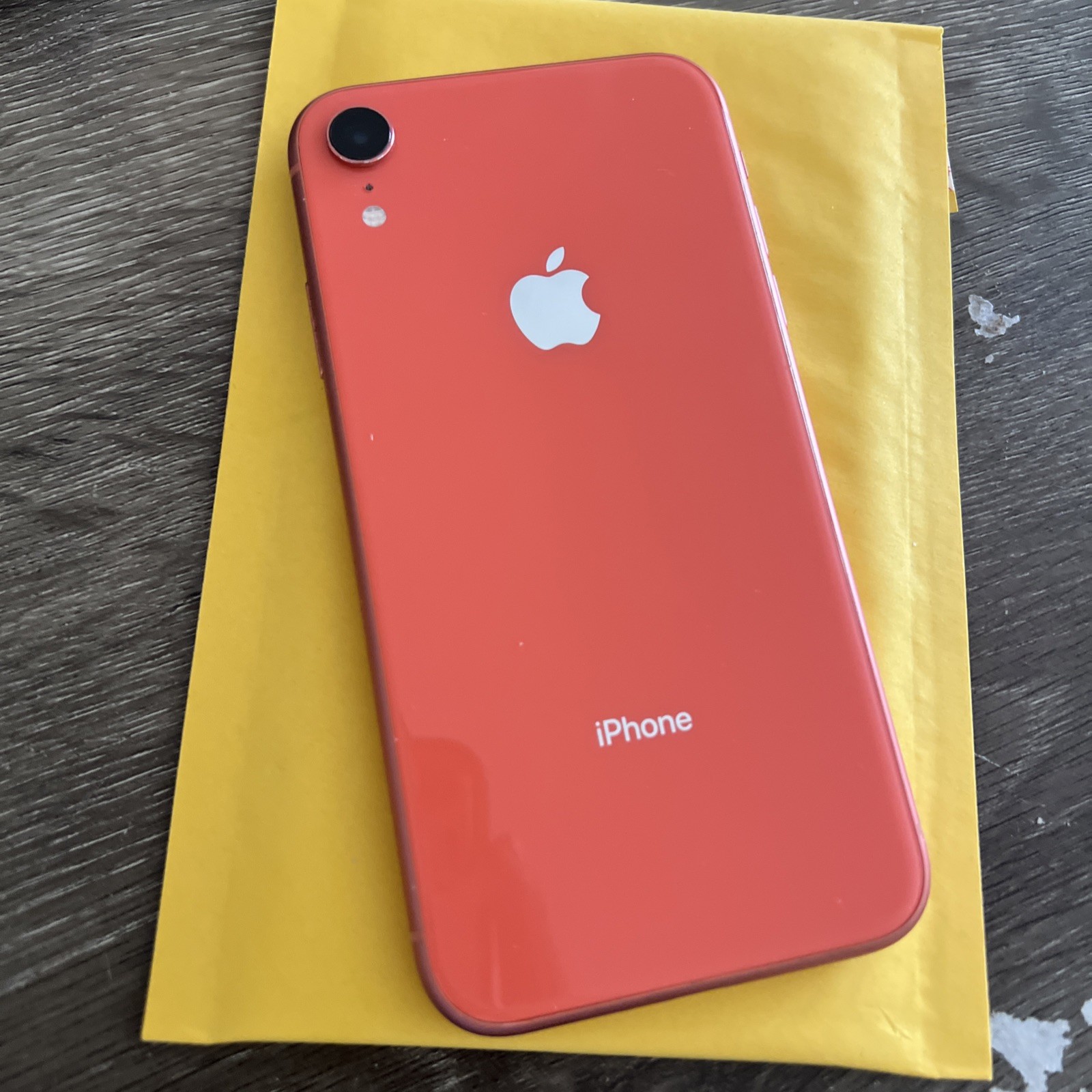 Apple iPhone XR - 64 GB (AT&T Only) Coral - Smartphone 79 %