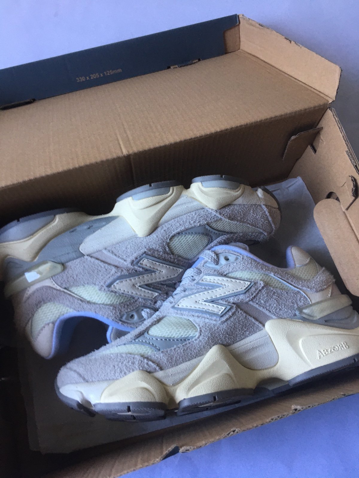 New Balance 9060 size US 7 (women)