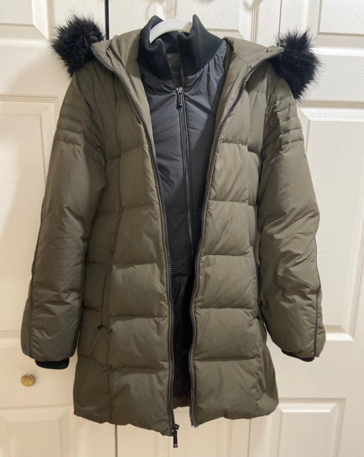 BCBG Maxazria Womens puffer coat