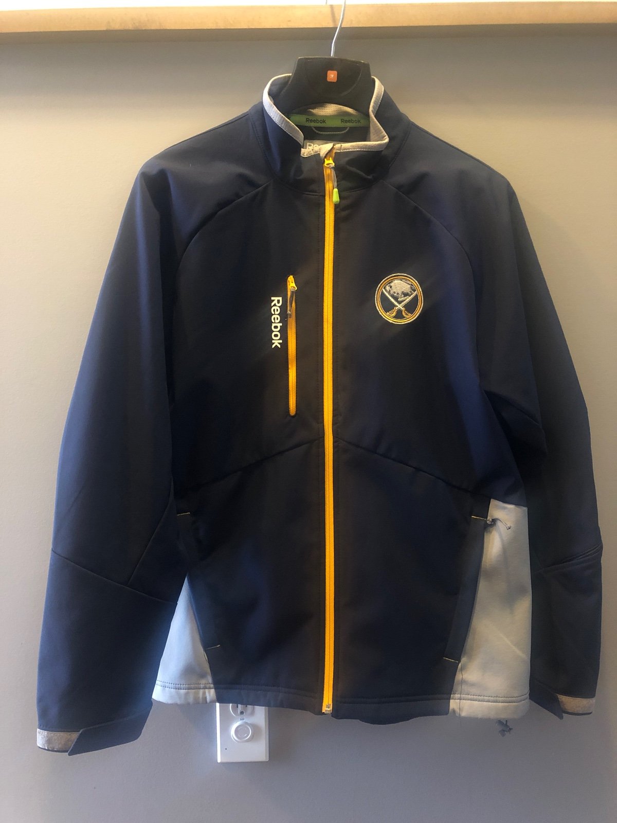 Buffalo Sabres Hockey NHL Center Ice Collection Men’s Jacket Coat Large Blue