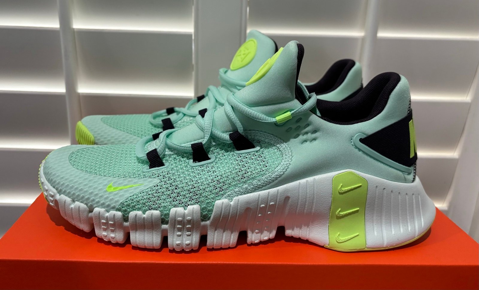 NEW Nike Free Metcon 4 Training Shoes - Mint/Ghost Green CT3886-300 (Men’s 9.5)